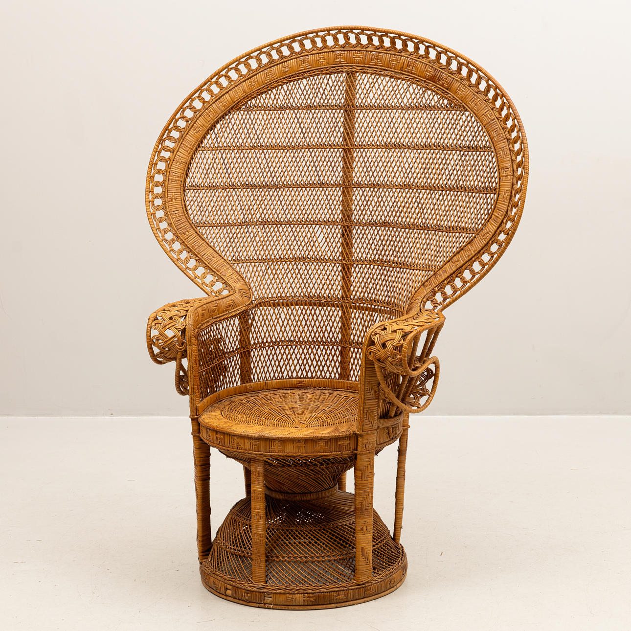 KORGSTOL sk påfågelstol, 1900-tal.