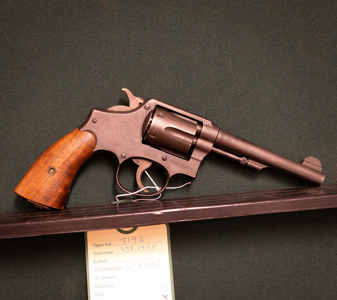 Smith & Wesson Victory Cal. 38 Added No.: V571442.