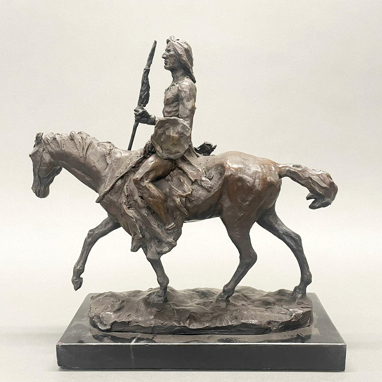BRONZE FIGURE OF A NATIVE AMERICAN ON MARBLE BASE.