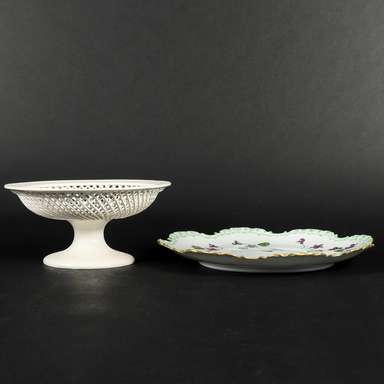 CAKE DISH 2 pieces, porcelain.