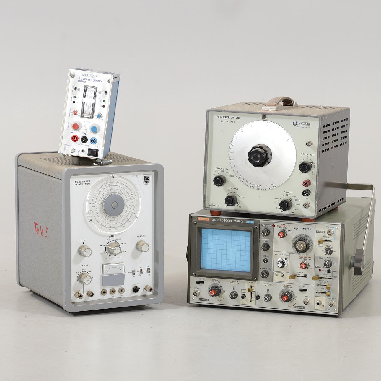 ELEKTRONISKA APPARATER, 4 st, 1900-talets andra hälft.