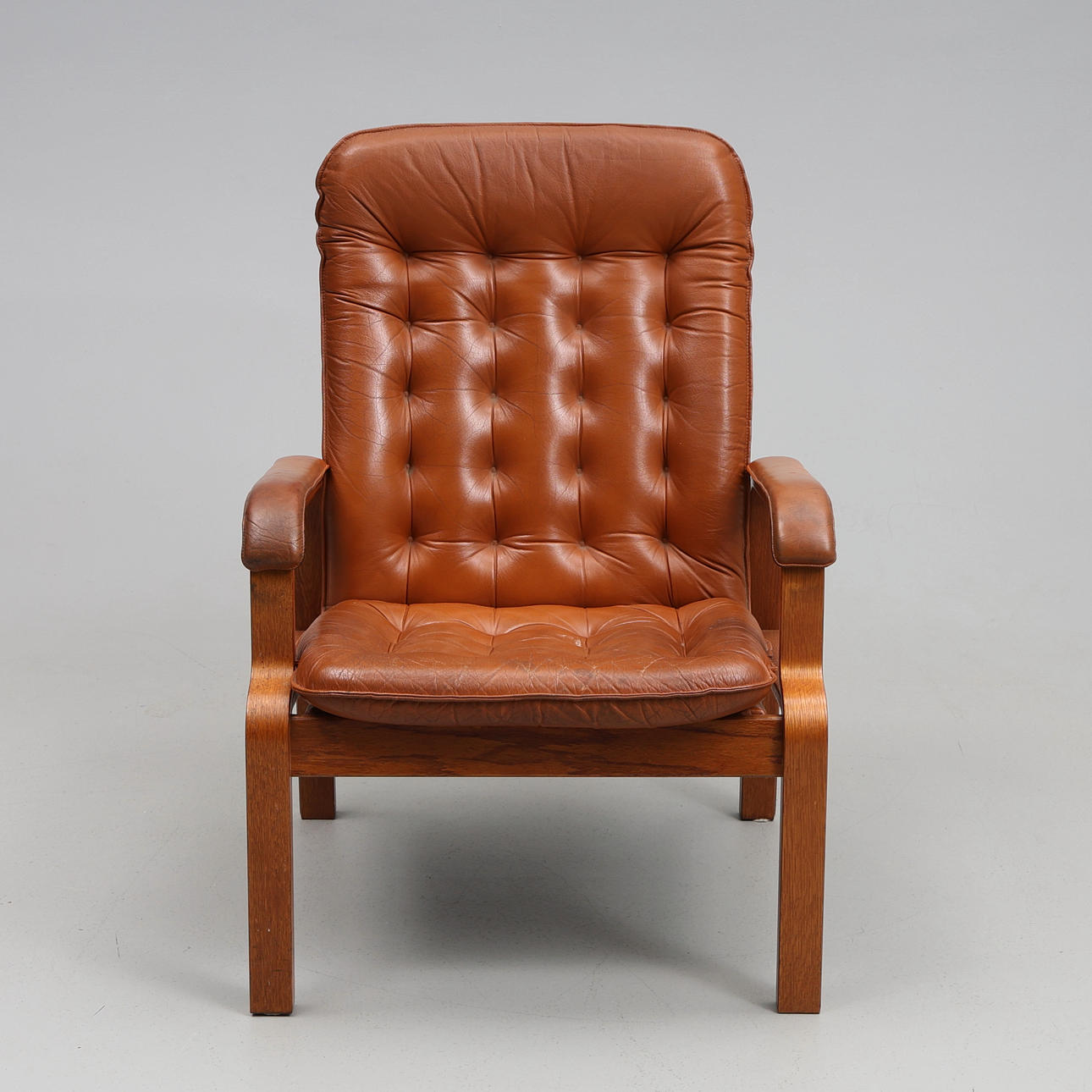 NOJATUOLI. Kinnarps.