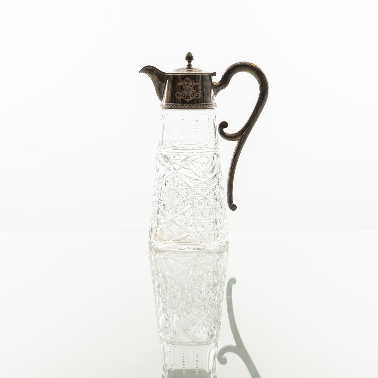 VINKANDE, sølv og glas, Rusland, 1908-1927.