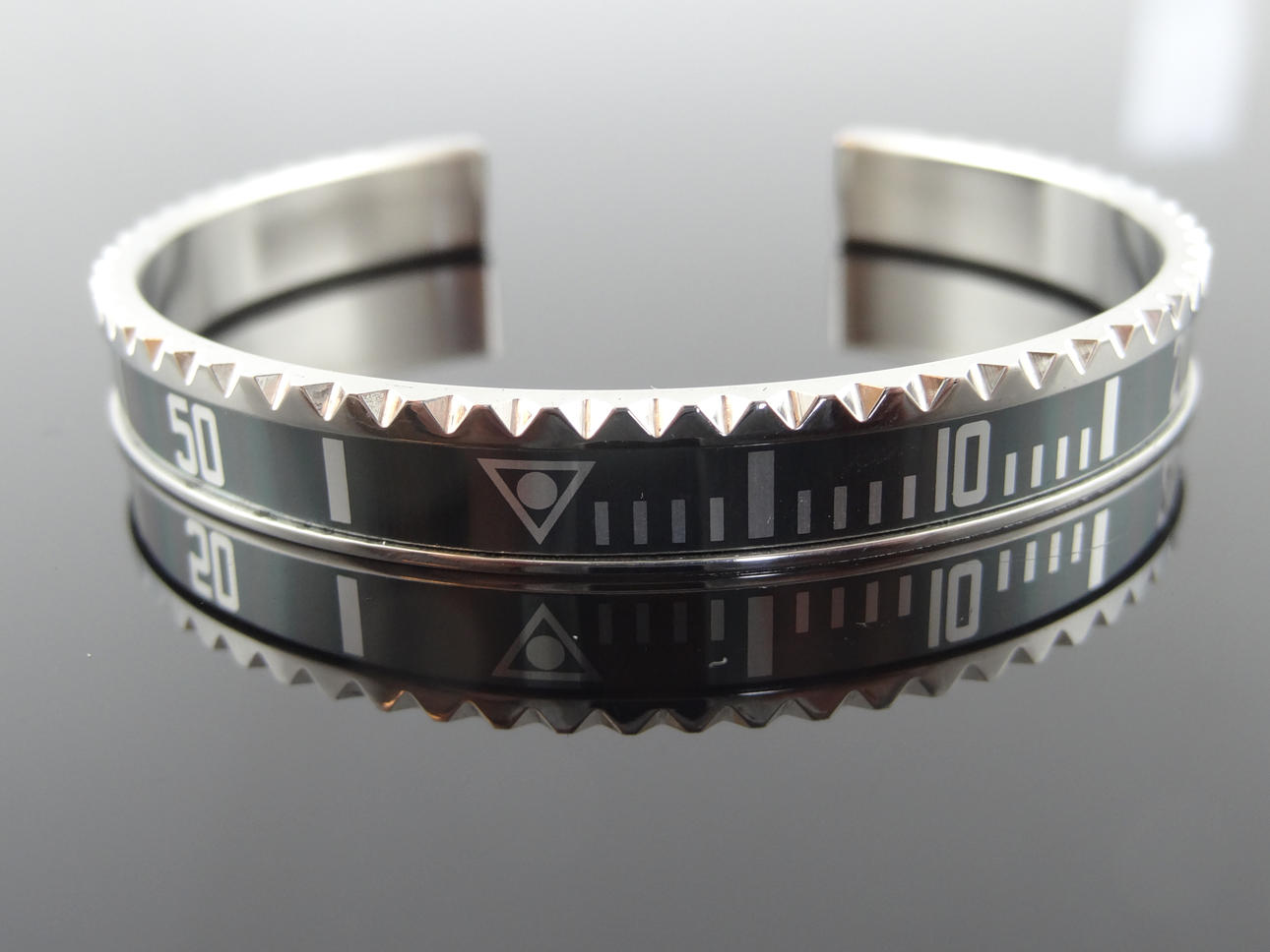 HASTIGHETSMÄTARE ARMBAND.