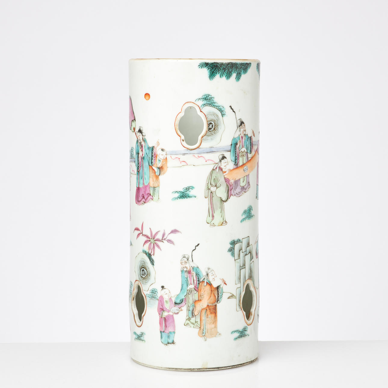 PERÜCKE. 20. Jahrhundert, figurative Szene.