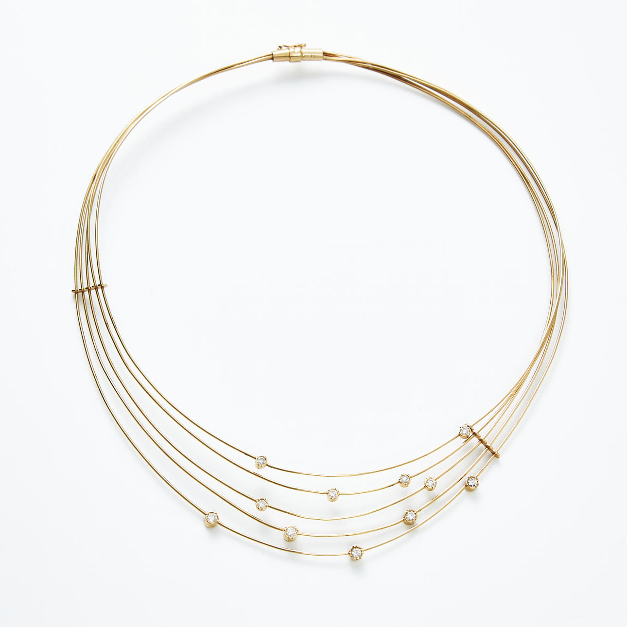 NECKLACE, 18 k gold, 5 rows of semi-rigid links, decorated at the front of 11 brilliant cut diamonds in total approx. 0,44 ct.