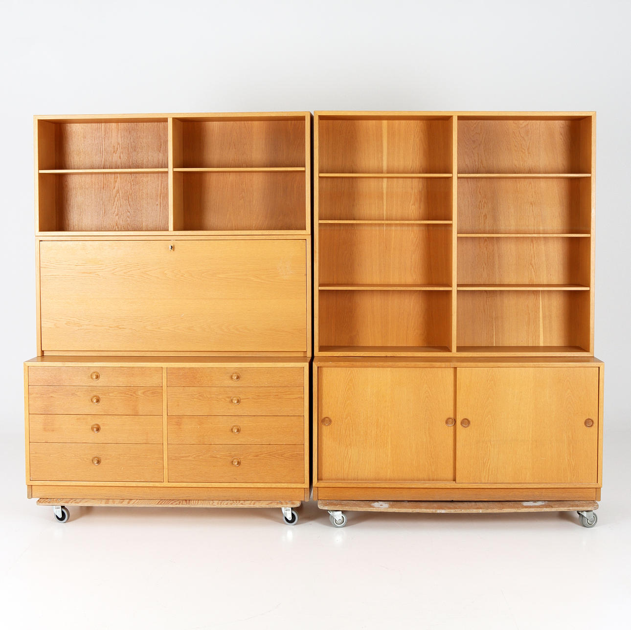 BØRGE MOGENSEN. Ein „Öresund“ -Regalsystem aus Eichenholz, Karl Andersson & Söner. Schweden. 20. Jahrhundert.