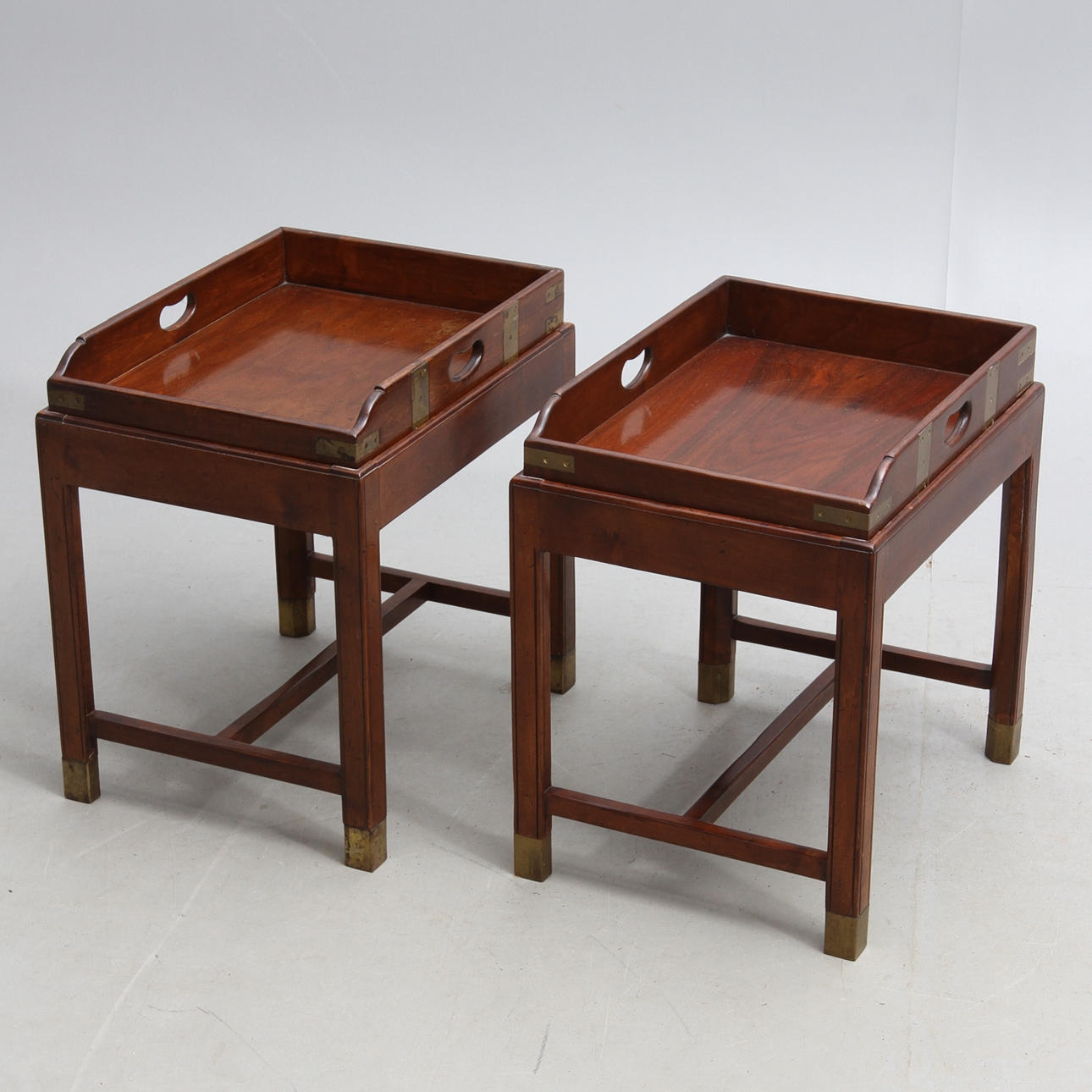 BRICKBORD/SIDOBORD, 1 par, engelsk stil, 1900-talets andra hälft.