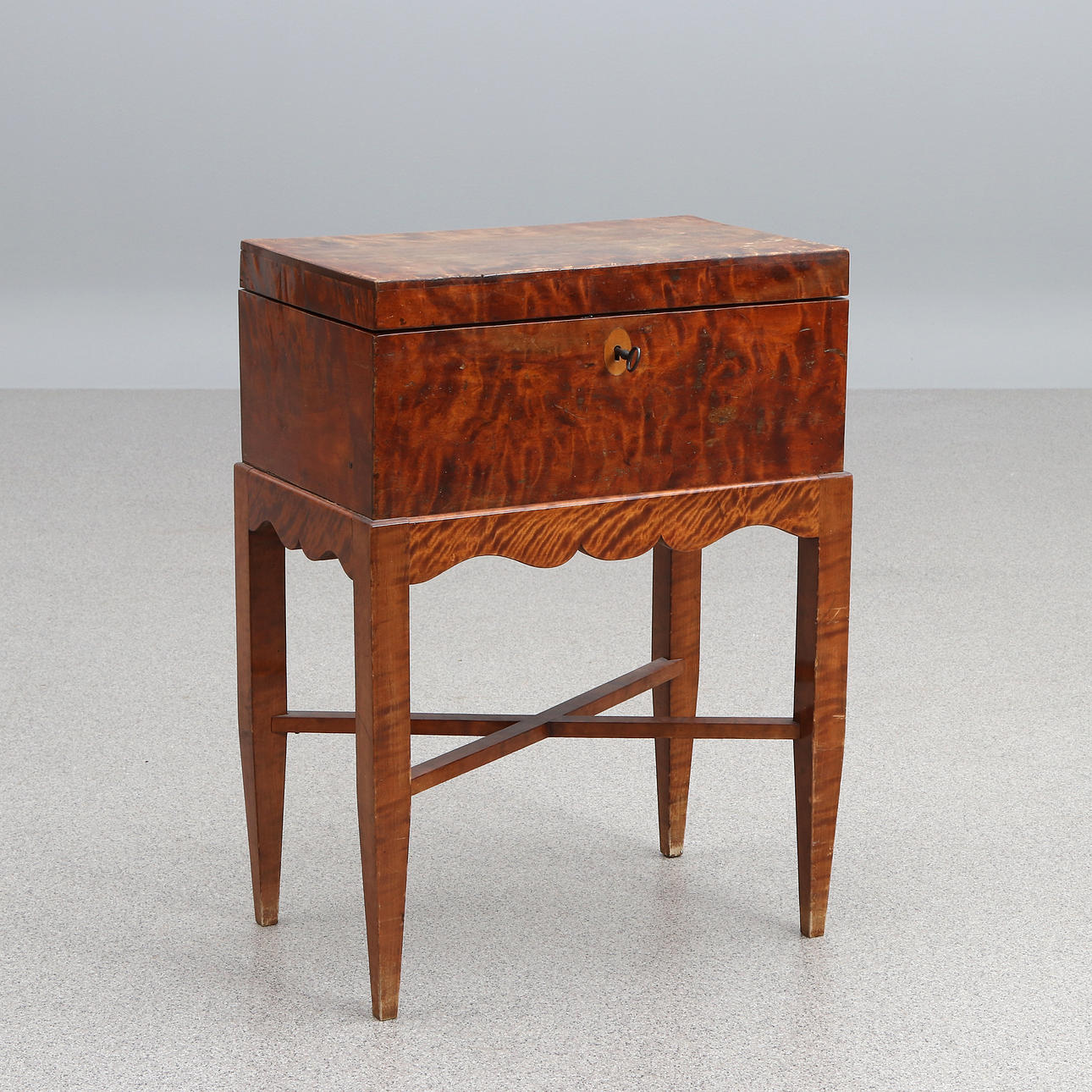 SIBLINGS ON LEG POSITION. Birch. 18th/20th century.