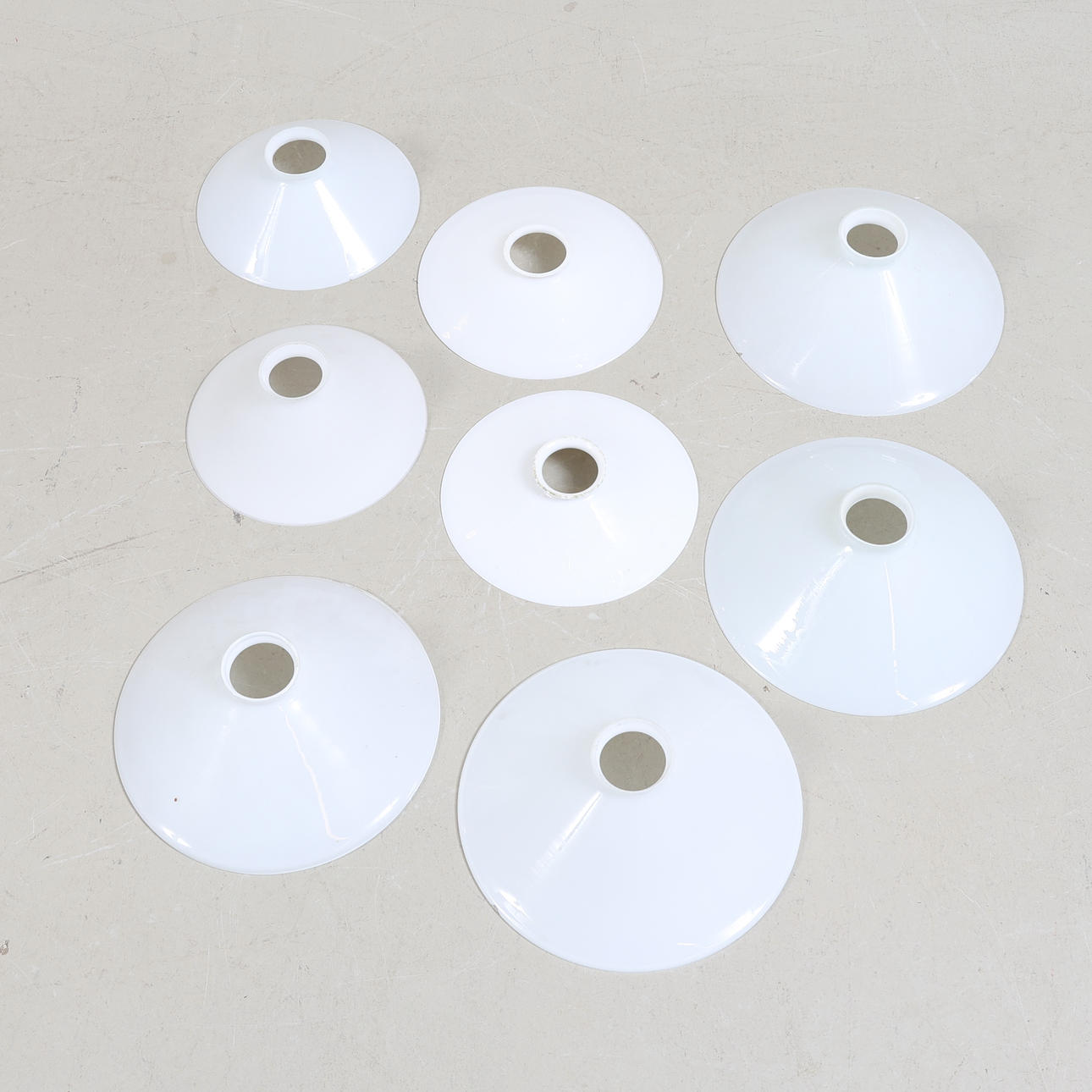 LAMPEKOPPER, 8 stk., opalglas, 20. årh.