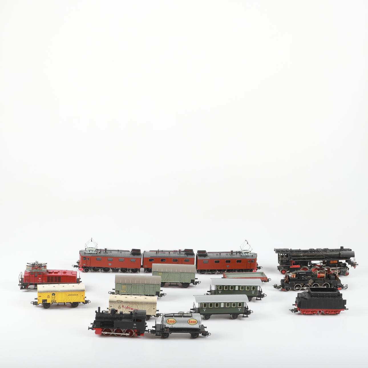 LOCOMOTIVES AND WAGONS, Märklin.