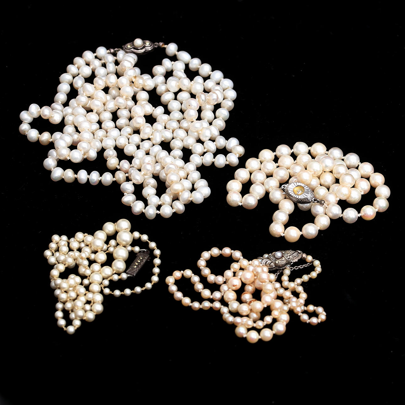 PEARL NECKLACE, 4 pcs with silver buckle.