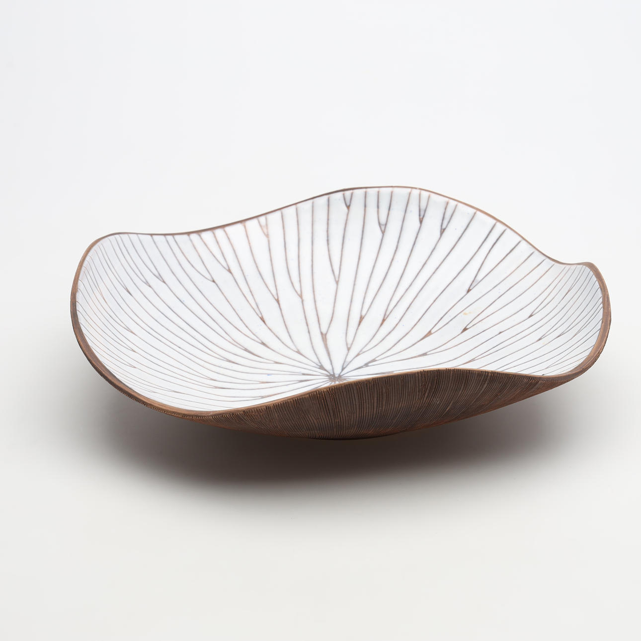 IRMA YOURSTONE. CUENCO, loza.