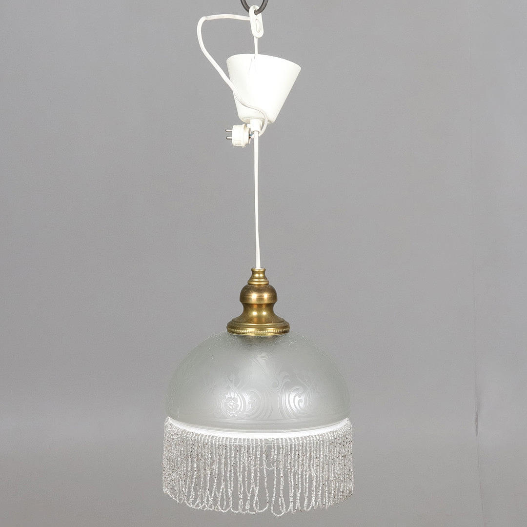 Deckenlampe mit Glasbecher und Perlenrand, 20. Jahrhundert.