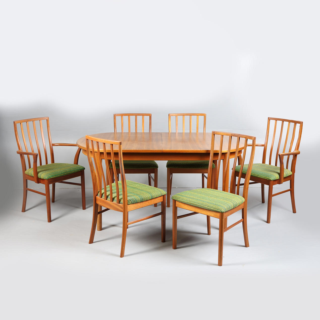 MCINTOSH. AN EXTENDING DINING TABLE AND SIX CHAIRS (7).