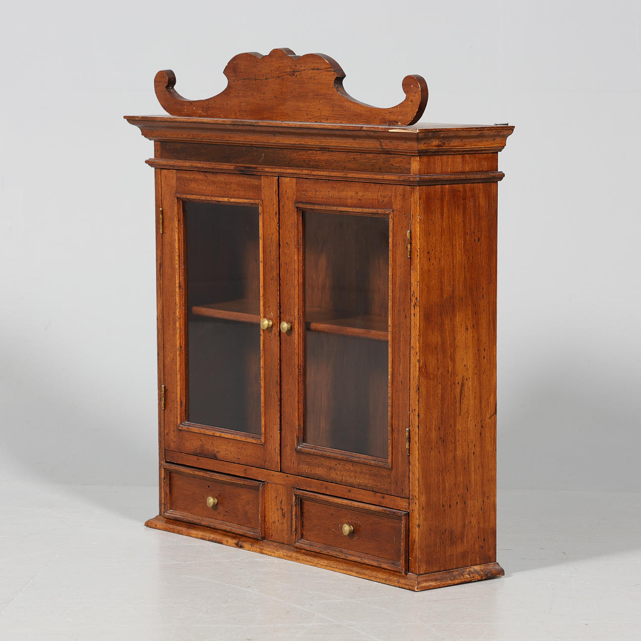 Seinäkaappi, Karl-Johan tyyli.