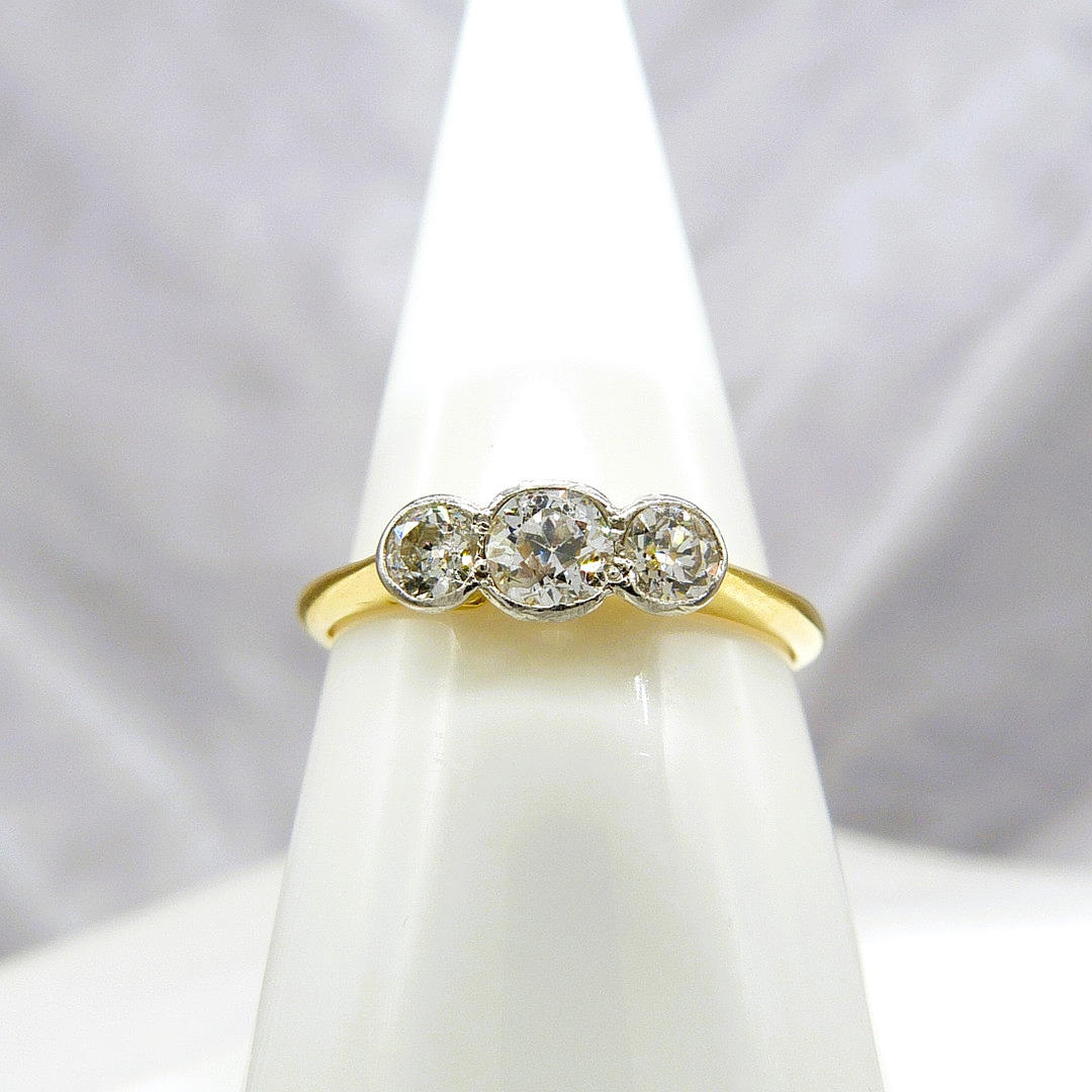 VICTORIANSK TRILOGI RING 18CT.