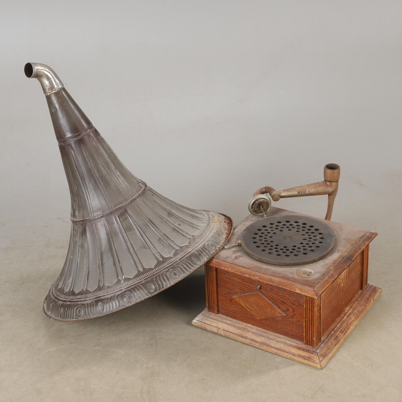 TRATTGRAMOFONI, 1900-luku.