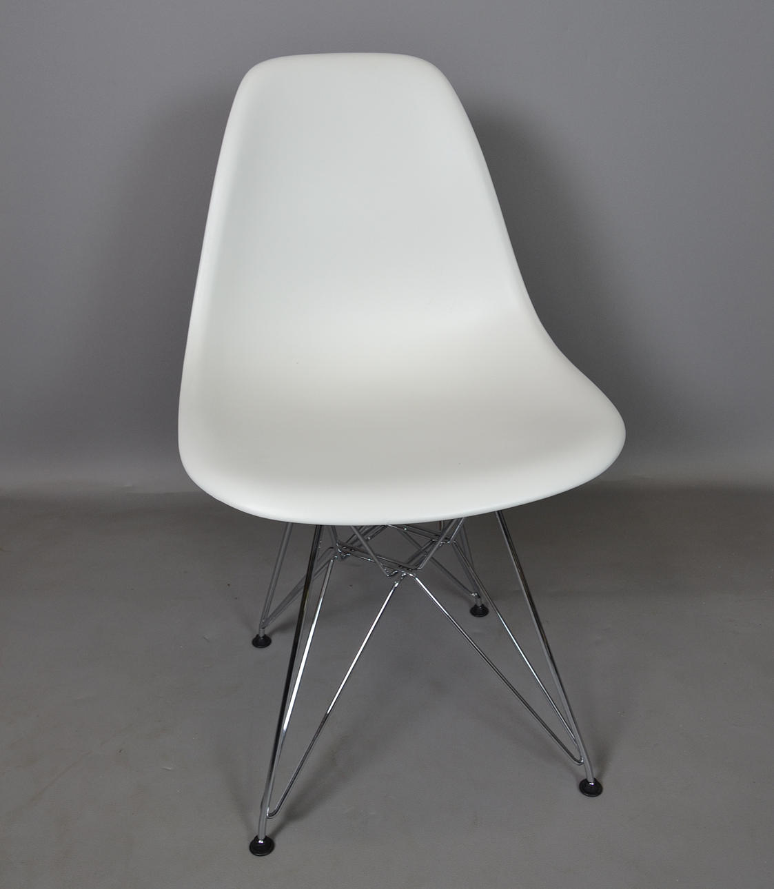 CHARLES & RAY EAMES. UNA SILLA DSR PARA VITRA.