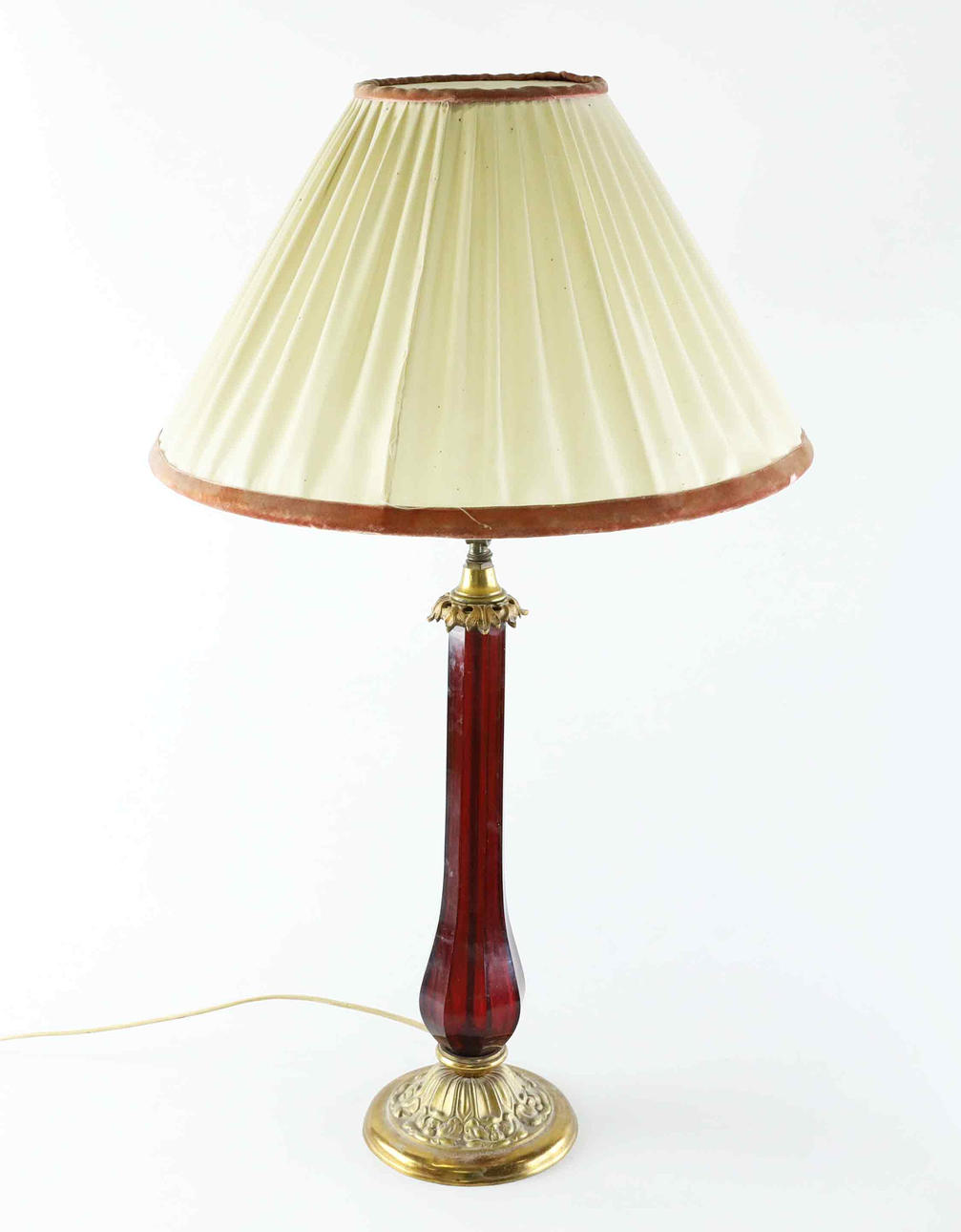 A Victorian table lamp, England, early 1900.