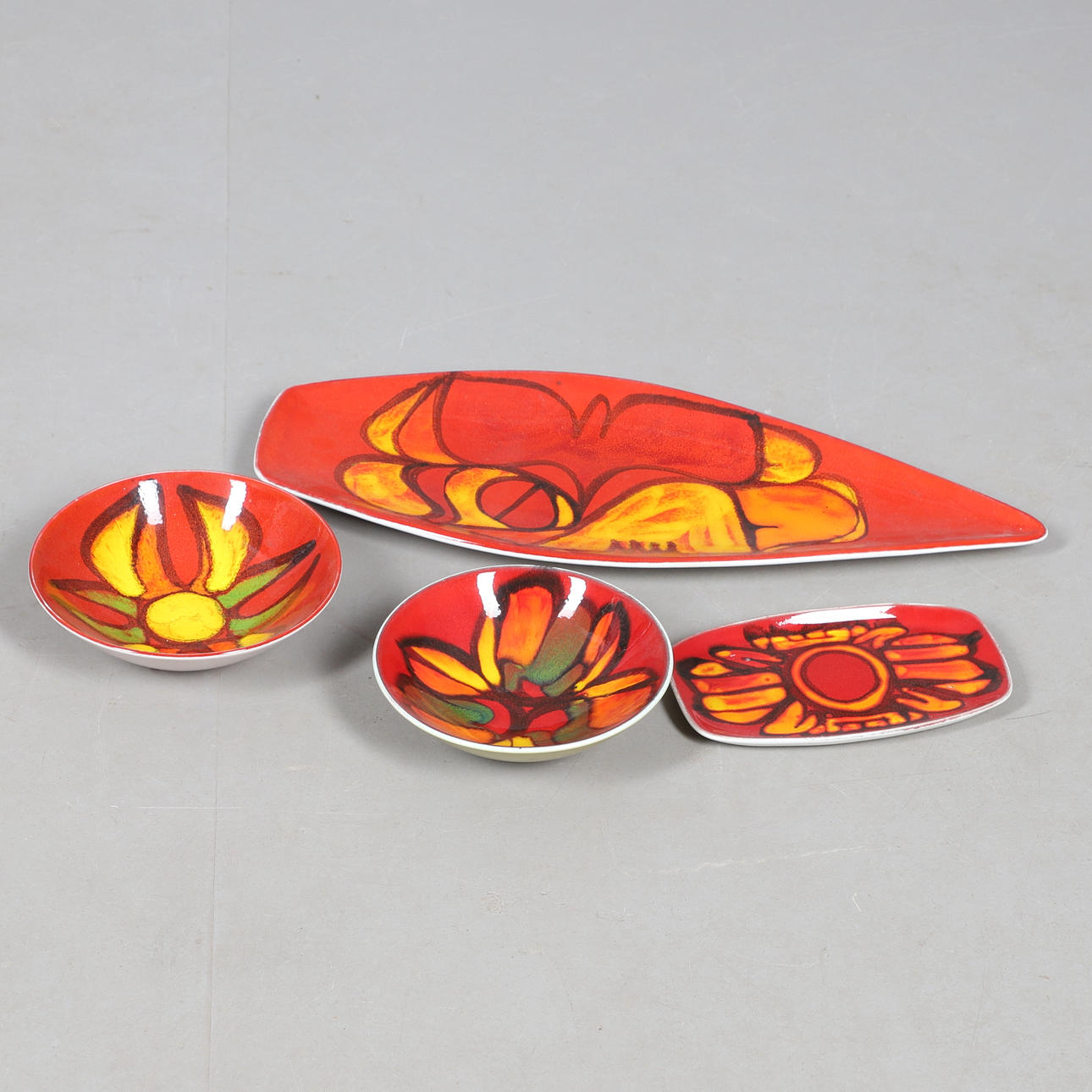 1970S POOLE POTTERY 'DELPHIS' WARES.