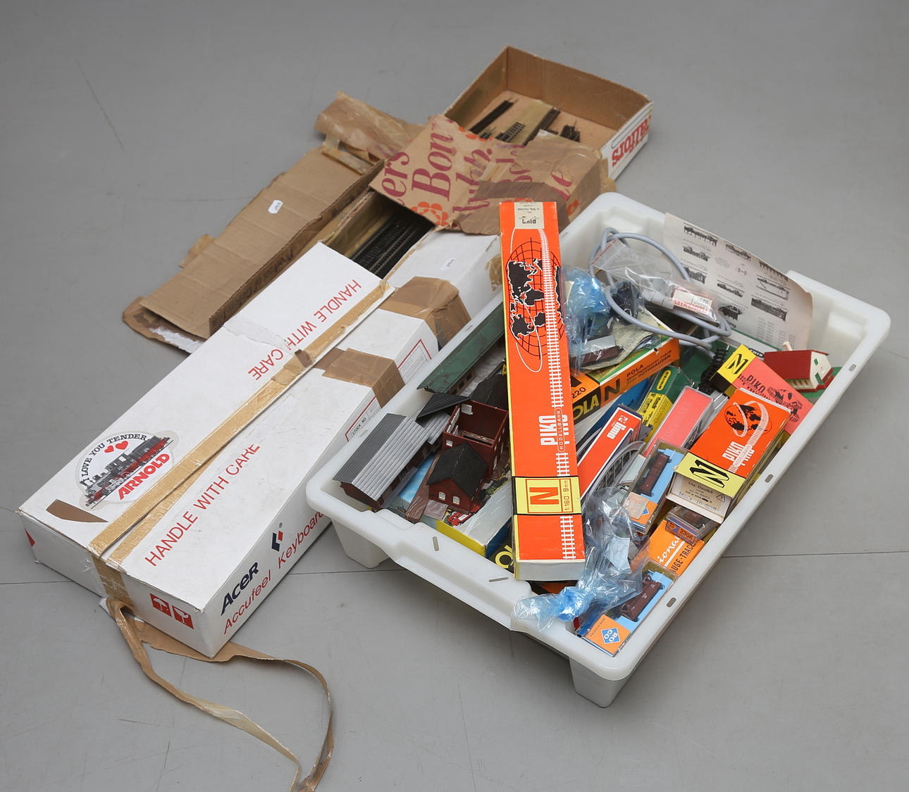 RÄLS, TÅGDELAR med mera, Bland annat Minitrix, 1900-tal.