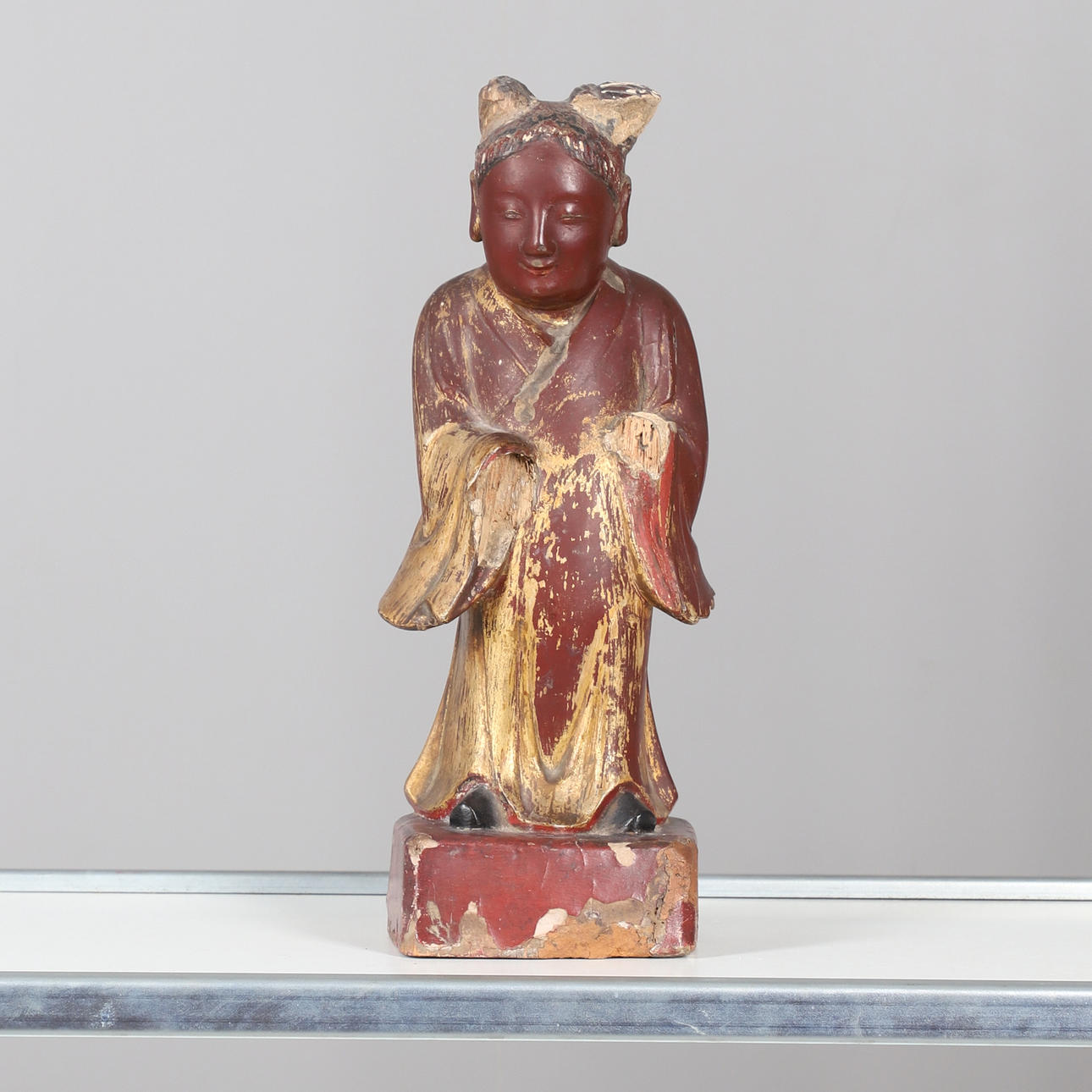 KIINALAINEN MAALATTU JA LAKATTU PUUHAHMO.