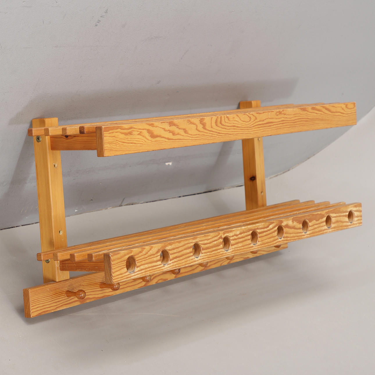 HUTREGAL/KLEIDERBÜGEL, Kiefernholz, 1970er.