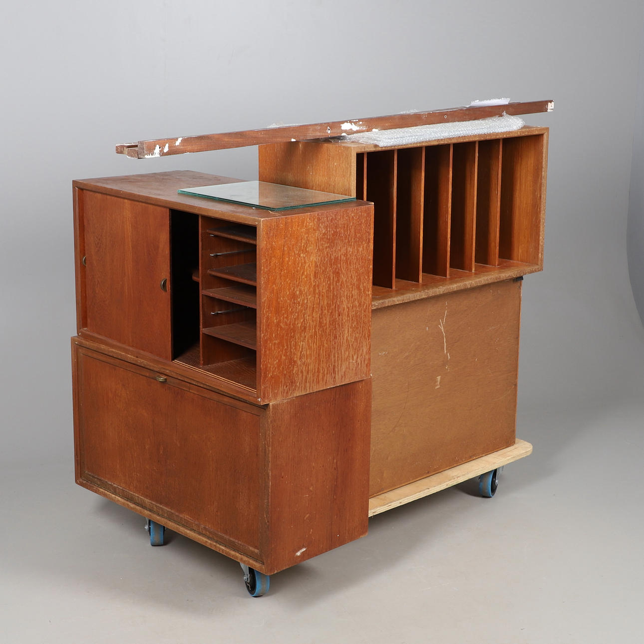 A LADDERAX STYLE MID CENTURY TEAK MODULAR SHELVING SYSTEM.