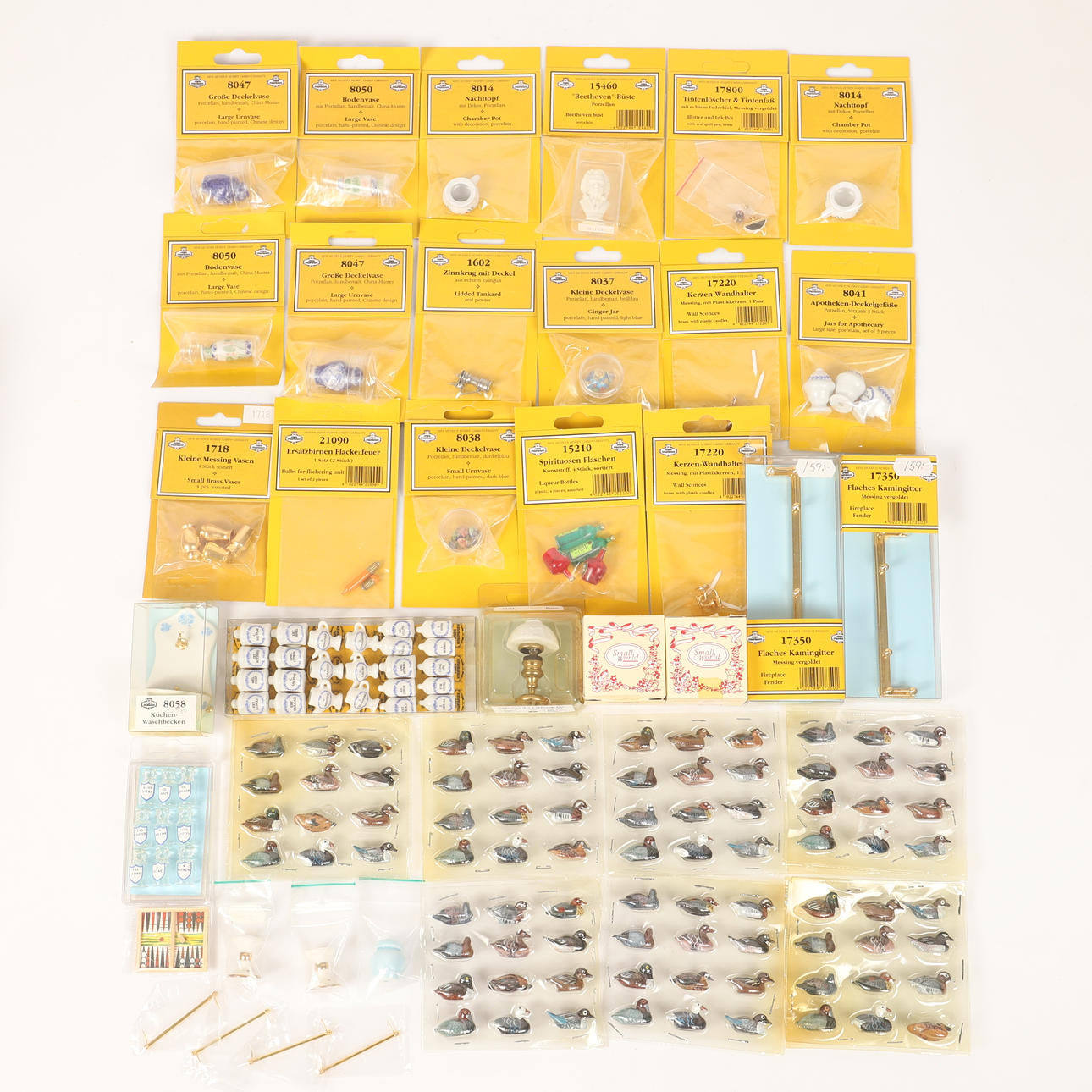 DOCK OR VIEWING CABINET MINIATURES, 40 packs, Mini Mundus, Germany m. m ...