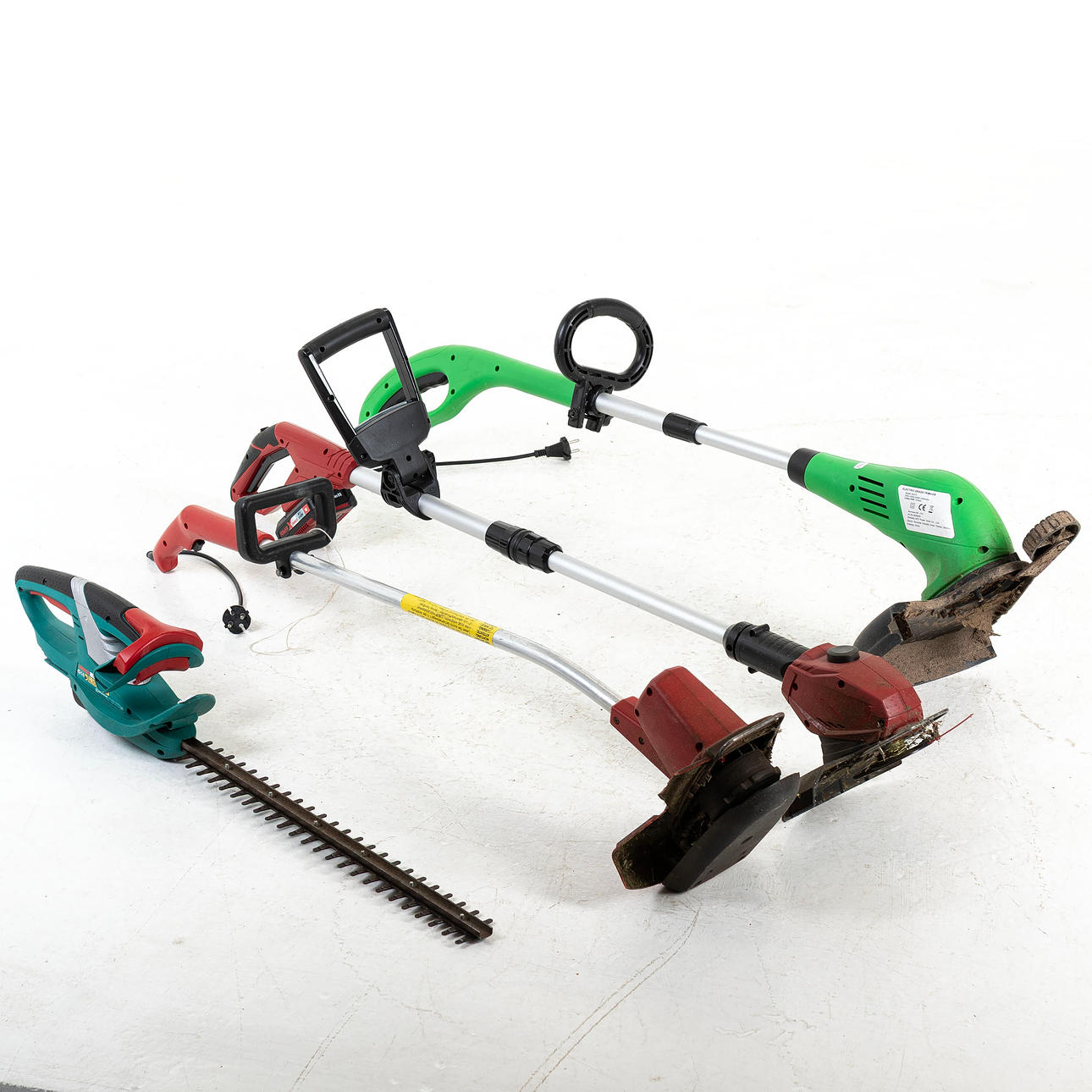 GARDENING MACHINES, a batch of hedge shears.