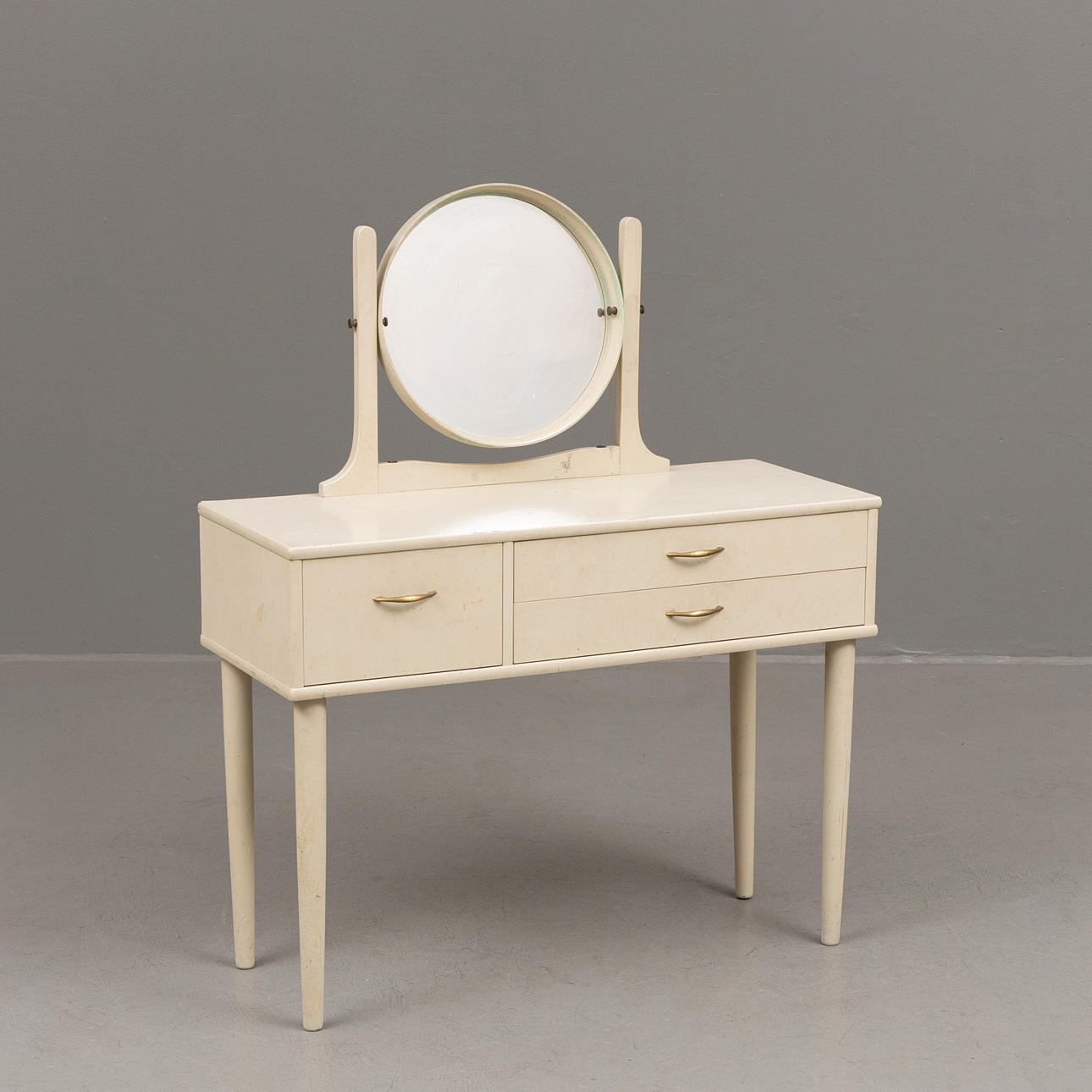 A dressing table, painted wood, mid 20th century.