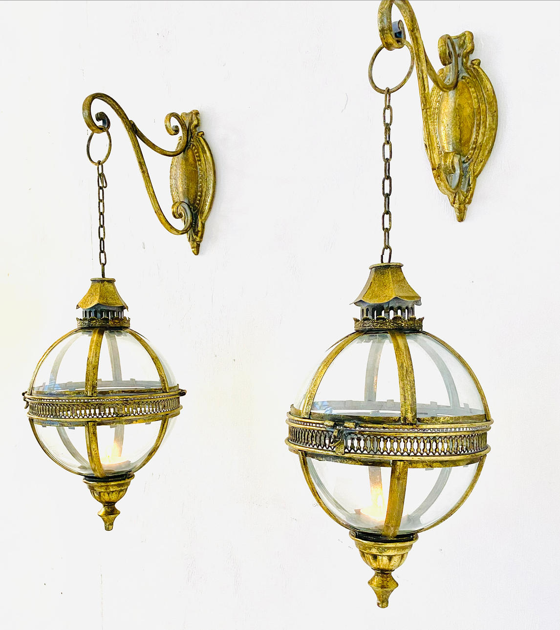 PAIR OF REGENCY STYLE WALL HANGING GLOBE LANTERNS.