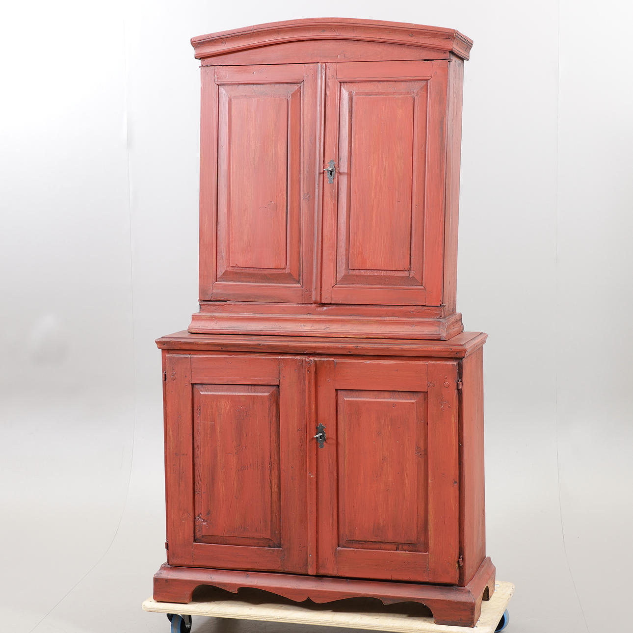 An almoge dining cabinet, 19th century.