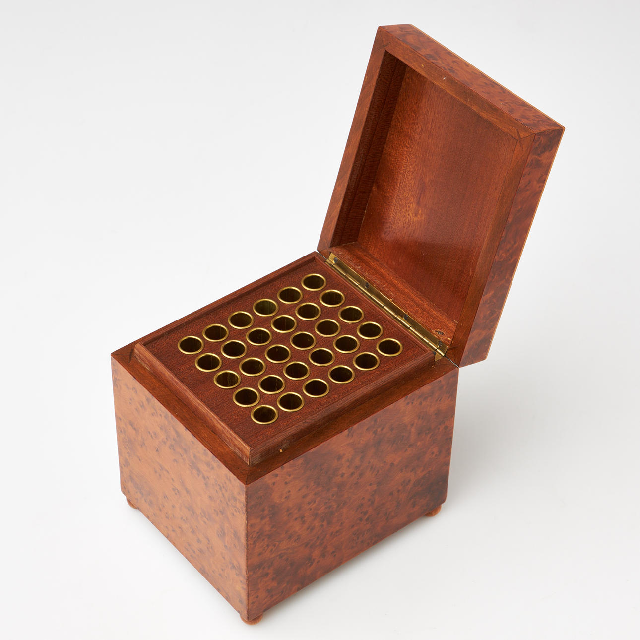 ZIGARETTENETUI MIT SPIELBOX Erste Hälfte des 20. Jahrhunderts. Masurbjörk.Deutschland.