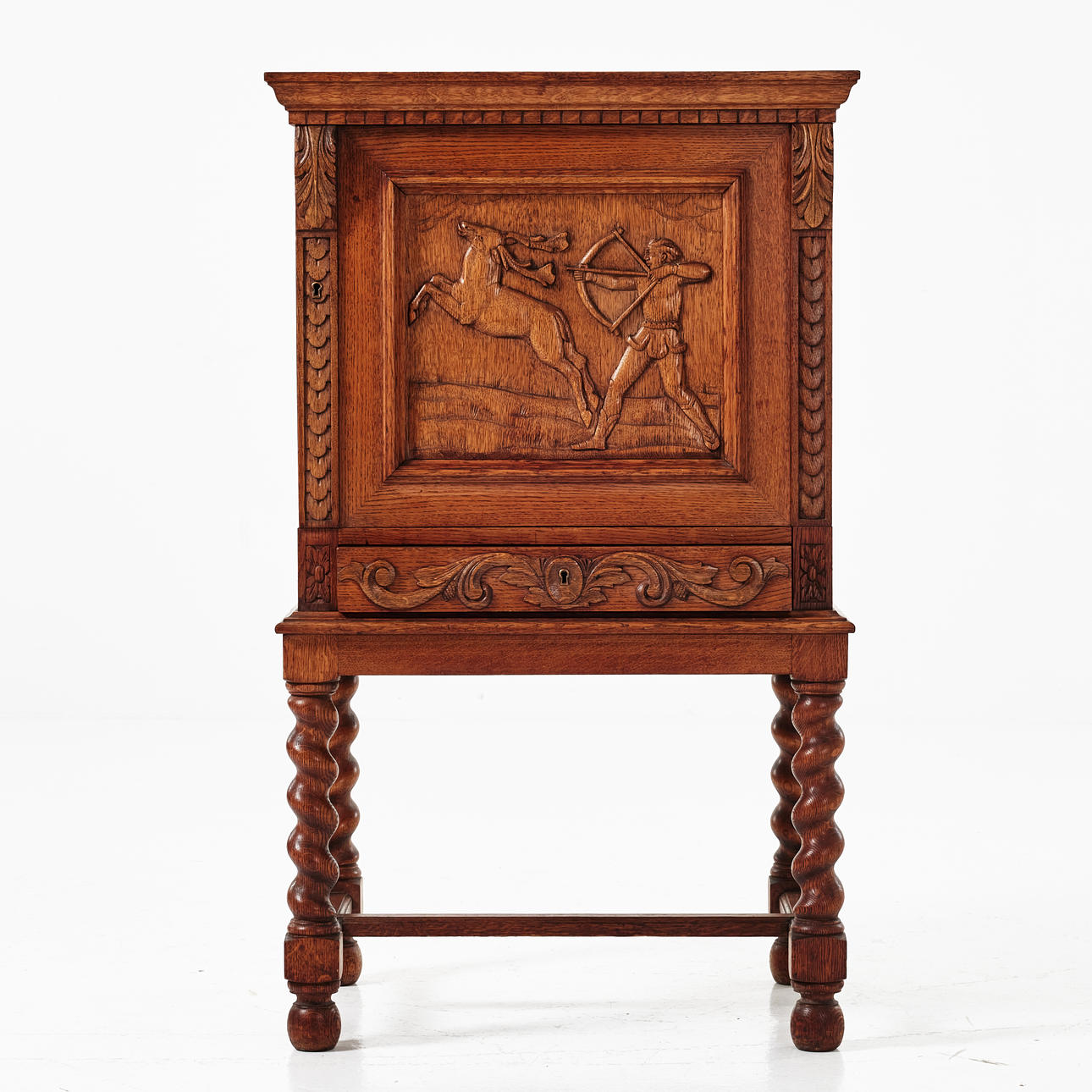 Besteckchatull, erste Hälfte des 20. Jahrhunderts, Barockstil, Eiche, Schliffdekor, Außenspiegel mit Jagdmotiv.