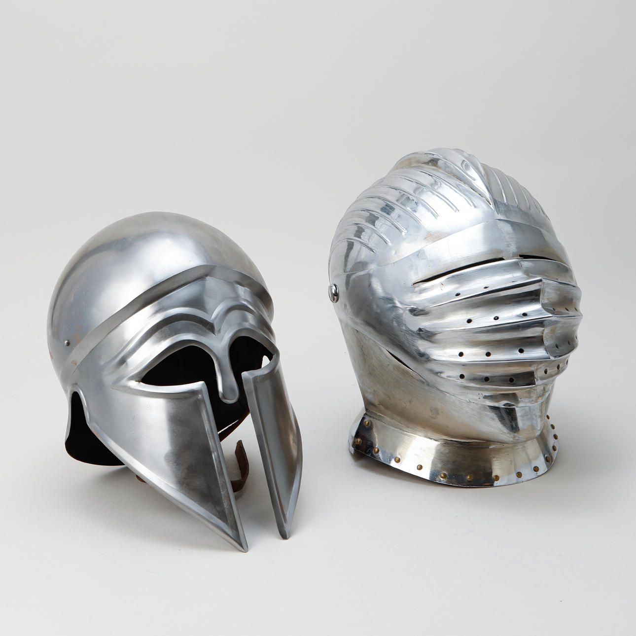 RIDDAR HJELME, 2 stk., replikaer.
