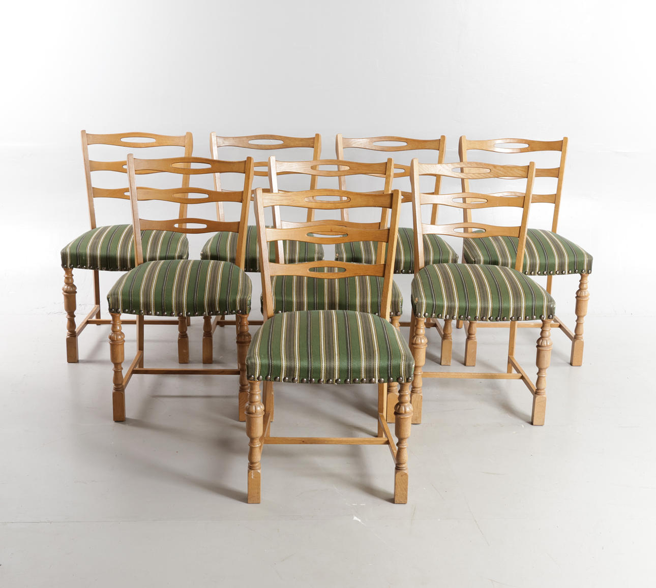 DANSK MØBELDESIGN. Set of eight dining chairs with oak frame, seats upholstered in striped wool - Henry Kjærnulf style (8).