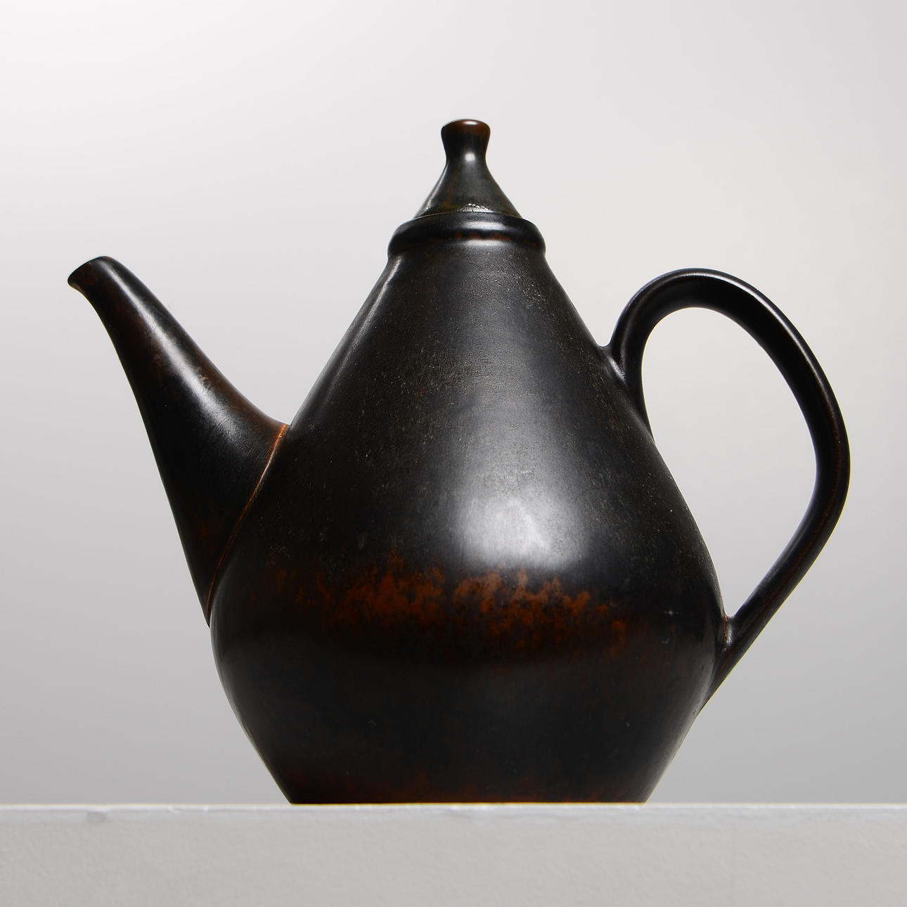 CARL-HARRY STÅLHANE. Teapot, Rörstrand, 1960s.