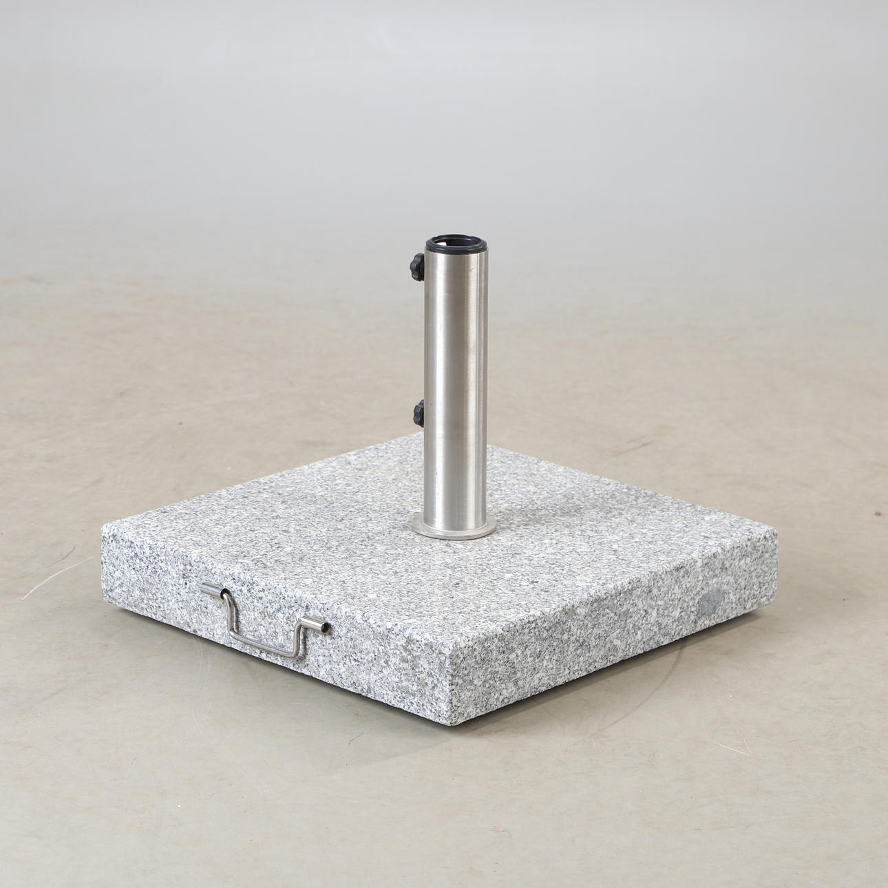 Parasolfod, sten og metal, 21. århundrede.