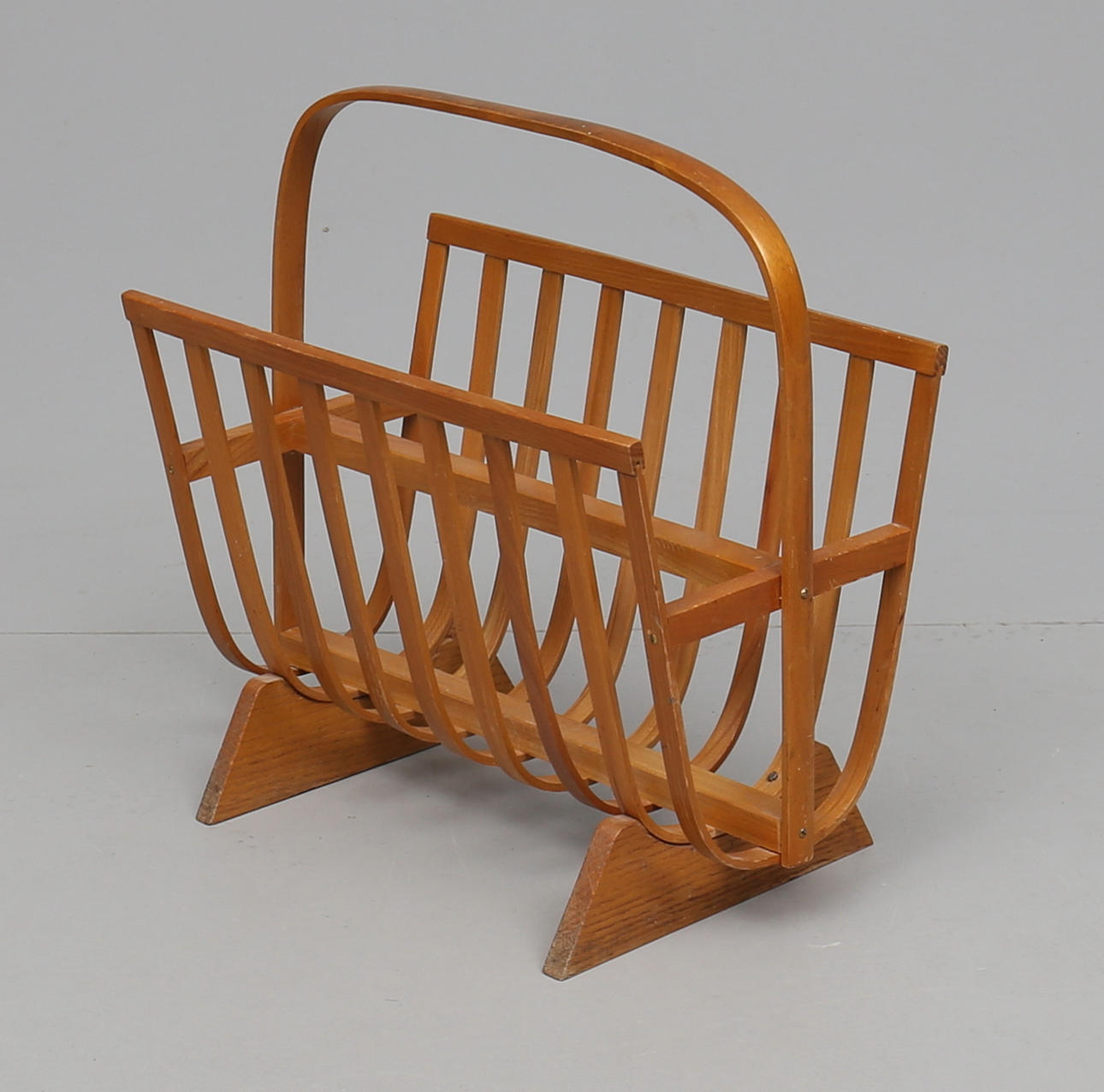 TIDNINGSTÄLL, 1900-talets första hälft.