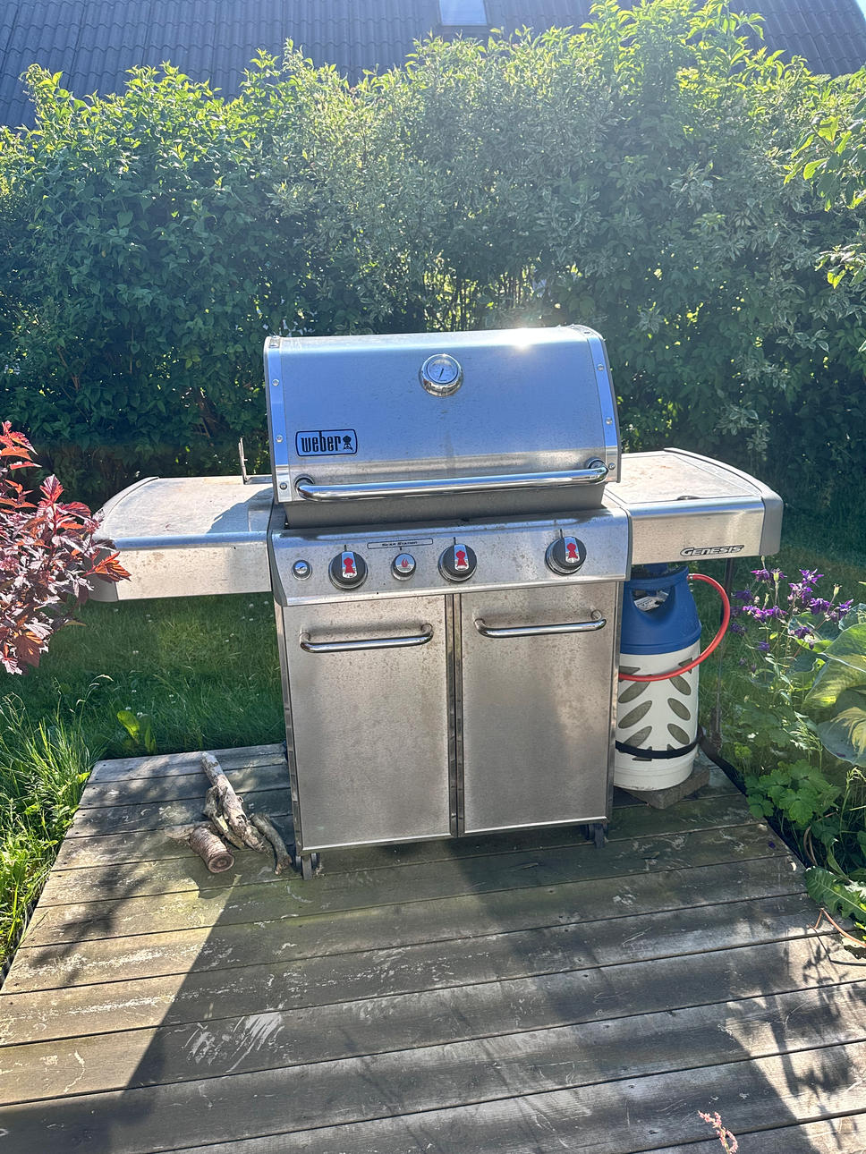 Kaasugrilli, Weber Genesis S-330 GBS.