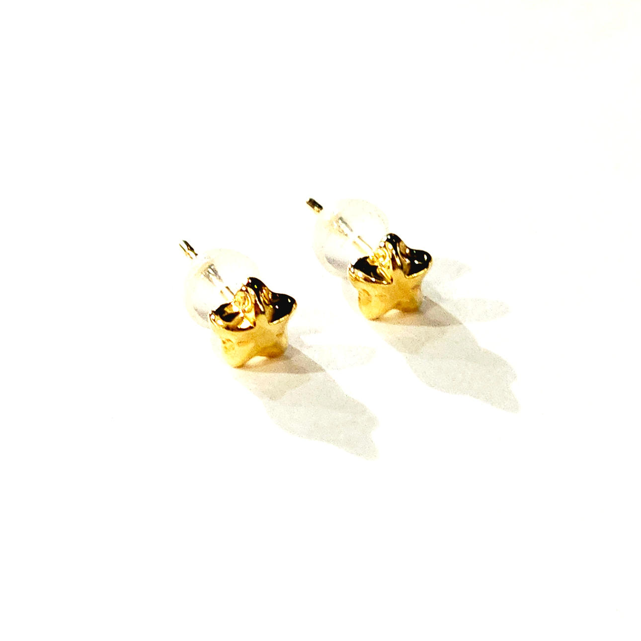 Pendientes dormilonas "Estrellas" en oro amarillo de 18k. A estrenar.