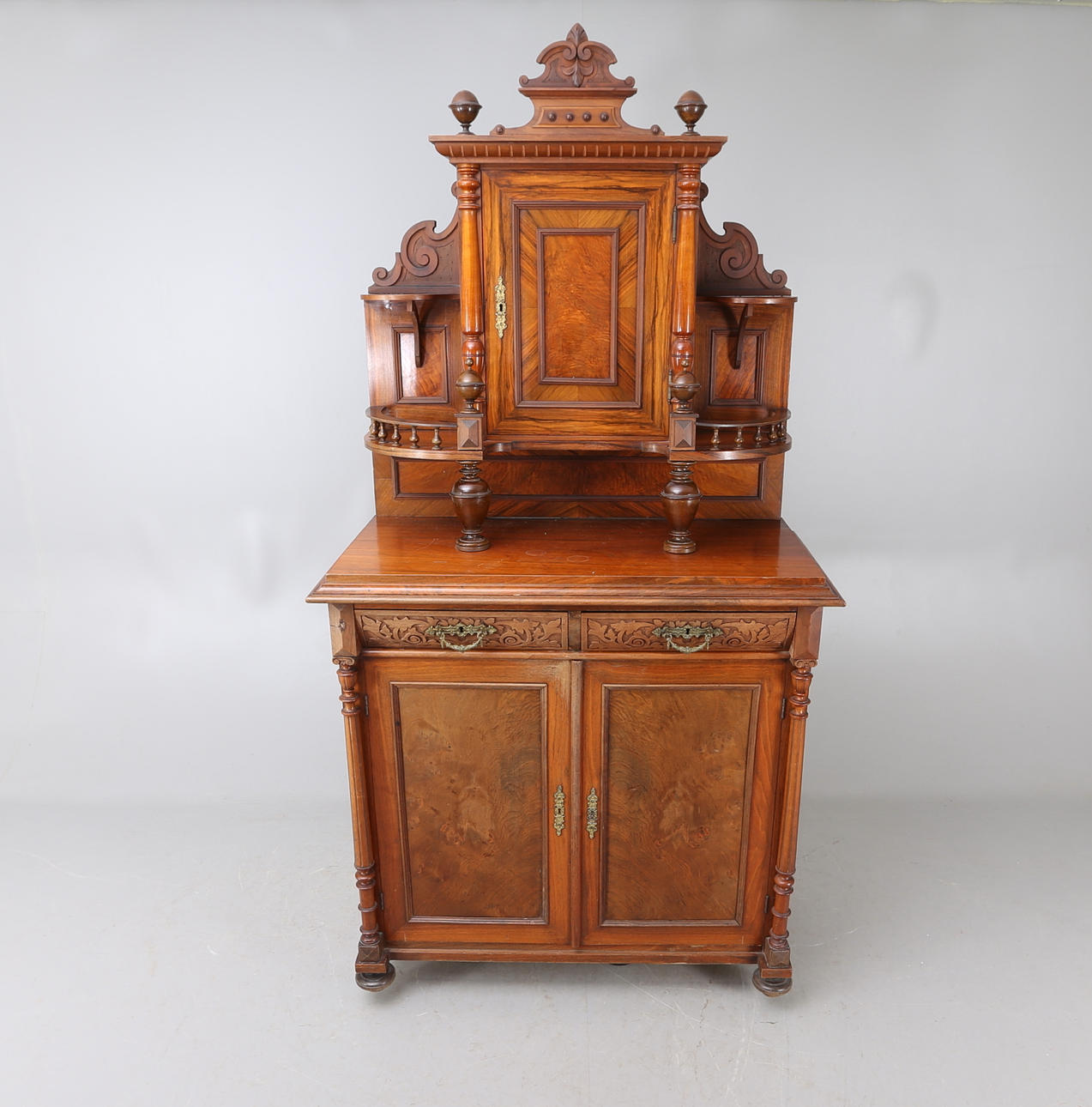 SKÄNKSKÅP, 1800-tal.