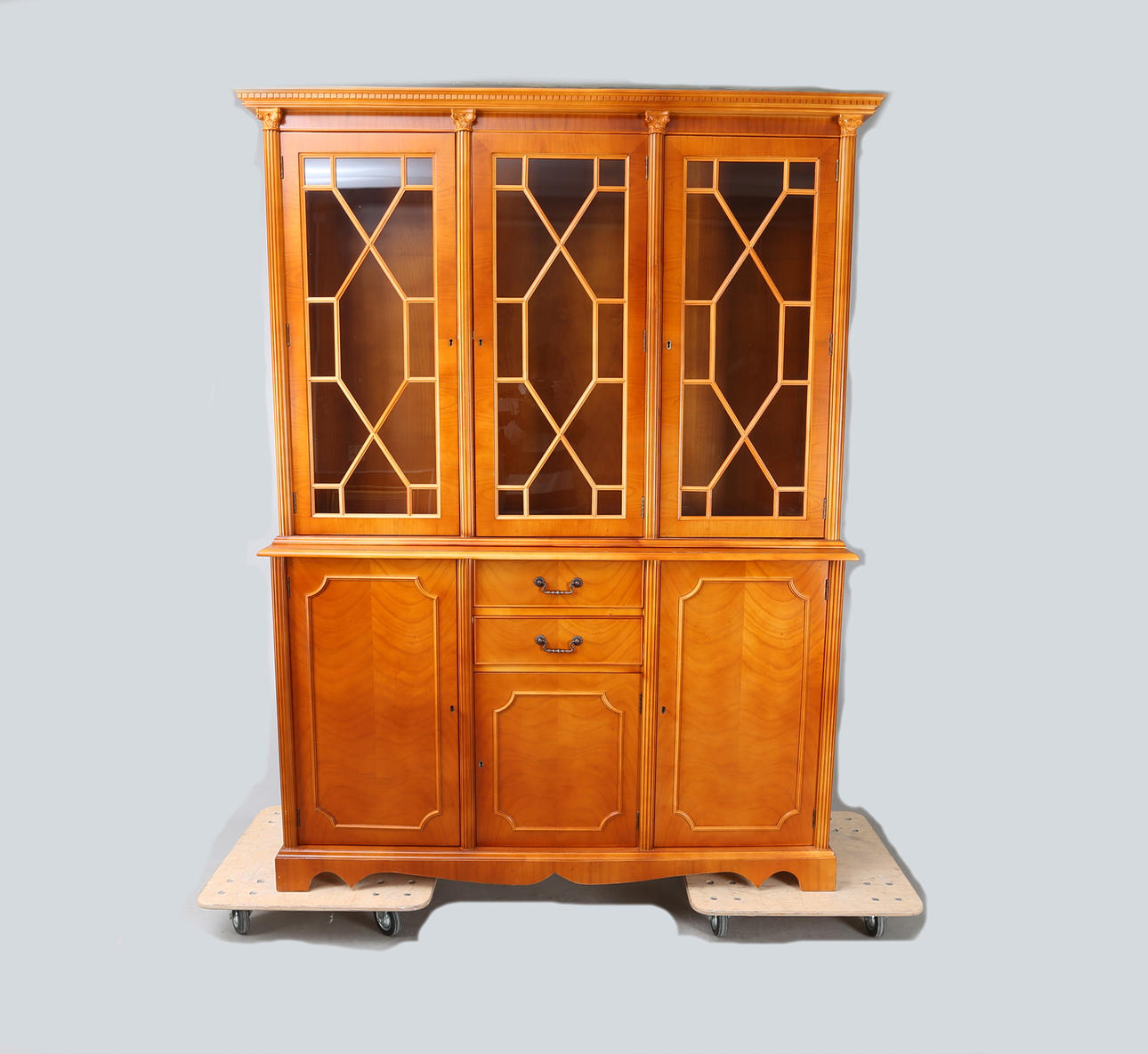 BOKSKÅP, idegran, Engelsk stil, 1900-tal.