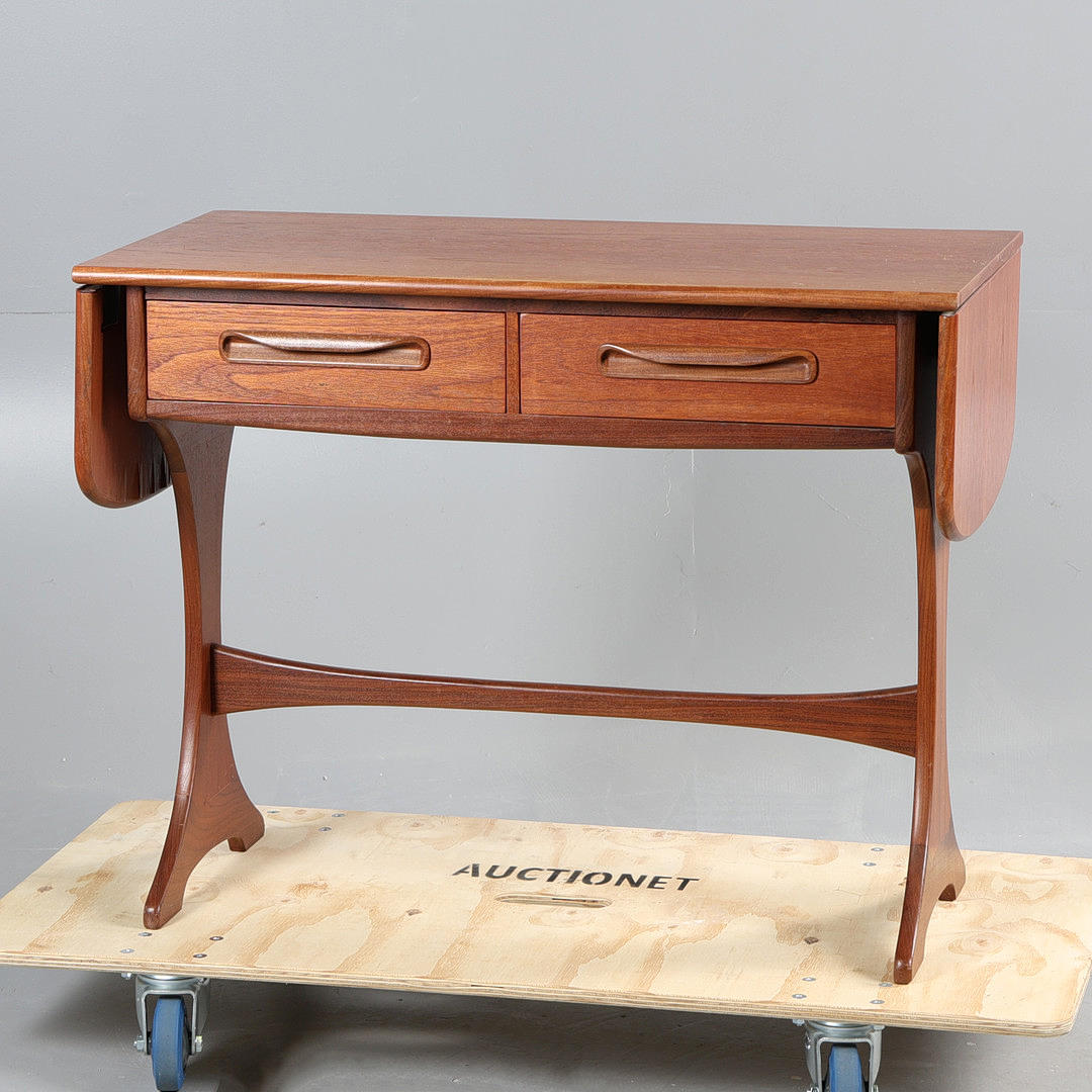 G PLAN "FRESCO" SOFA TABLE.