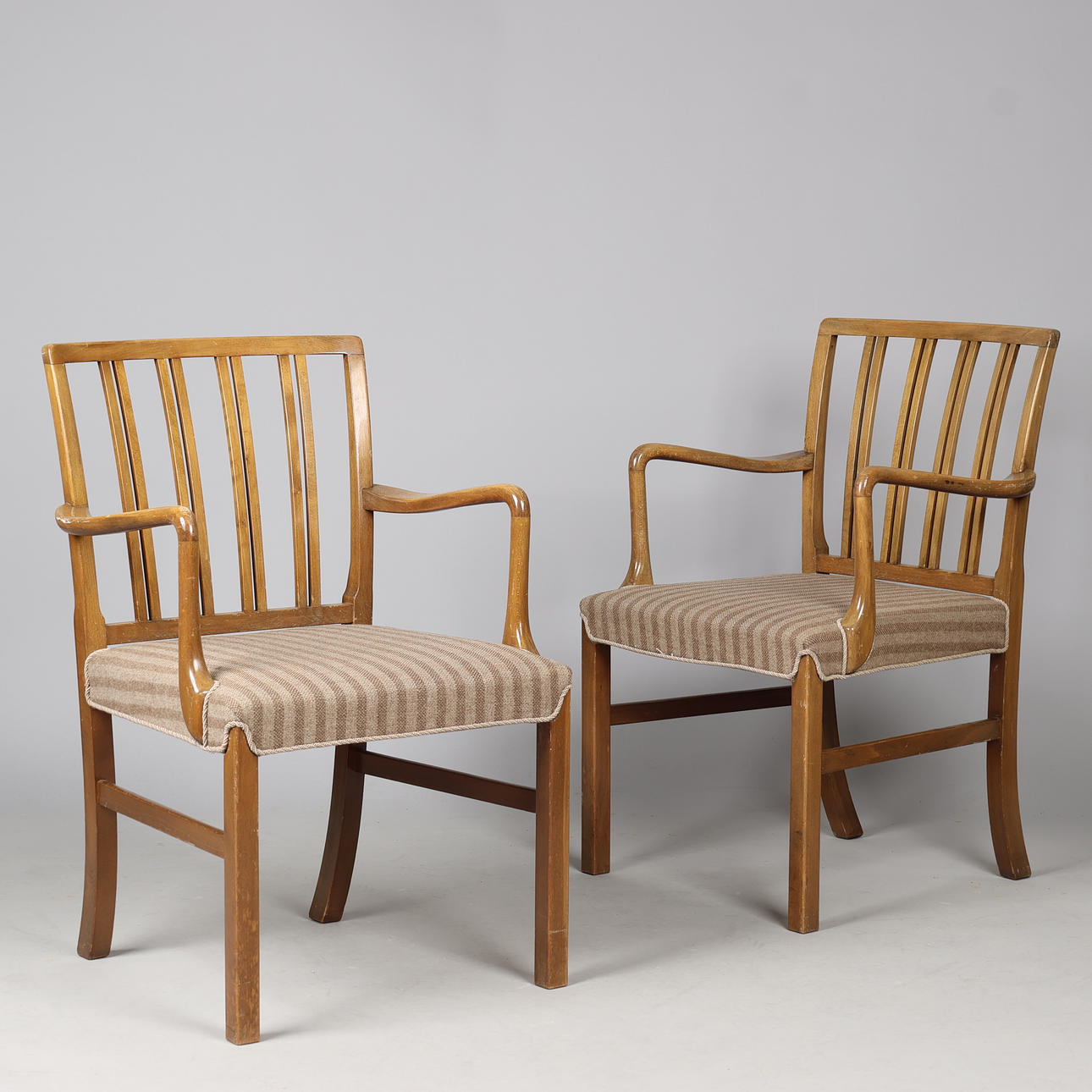 OLE WANSCHER. A pair of armchairs with stained beech frame, seats upholstered in striped upholstery fabric, model 1675, stained beech and fabric, Fritz Hansen, Denmark, 1940s (2).