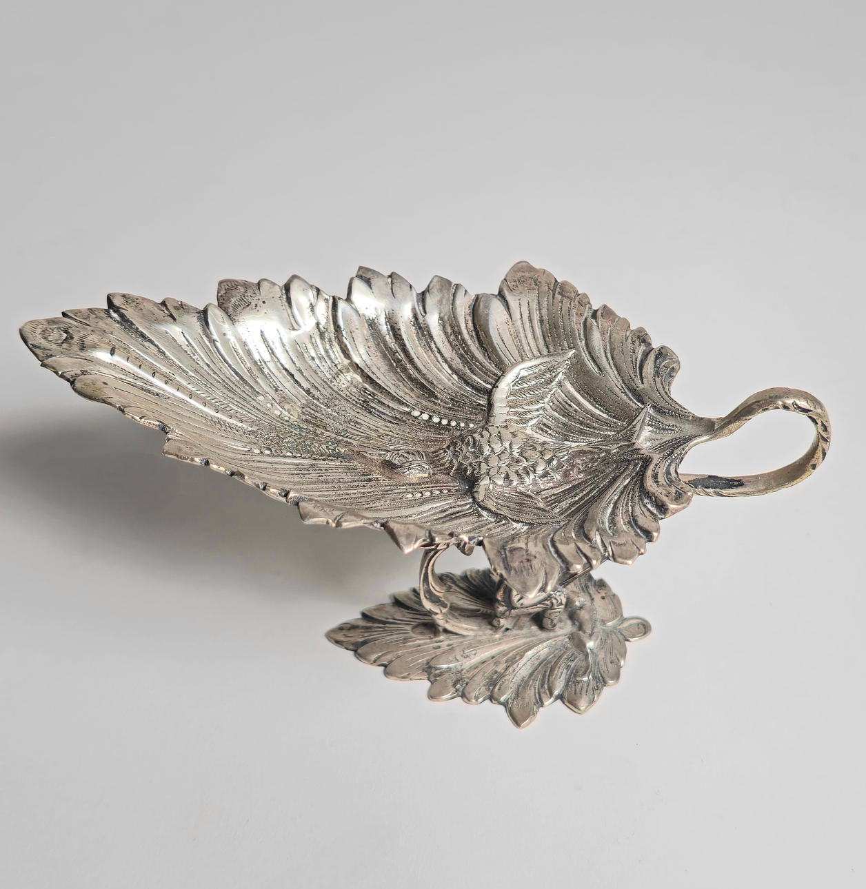 SØLVFISKERS KRYDDERIHYLDE.