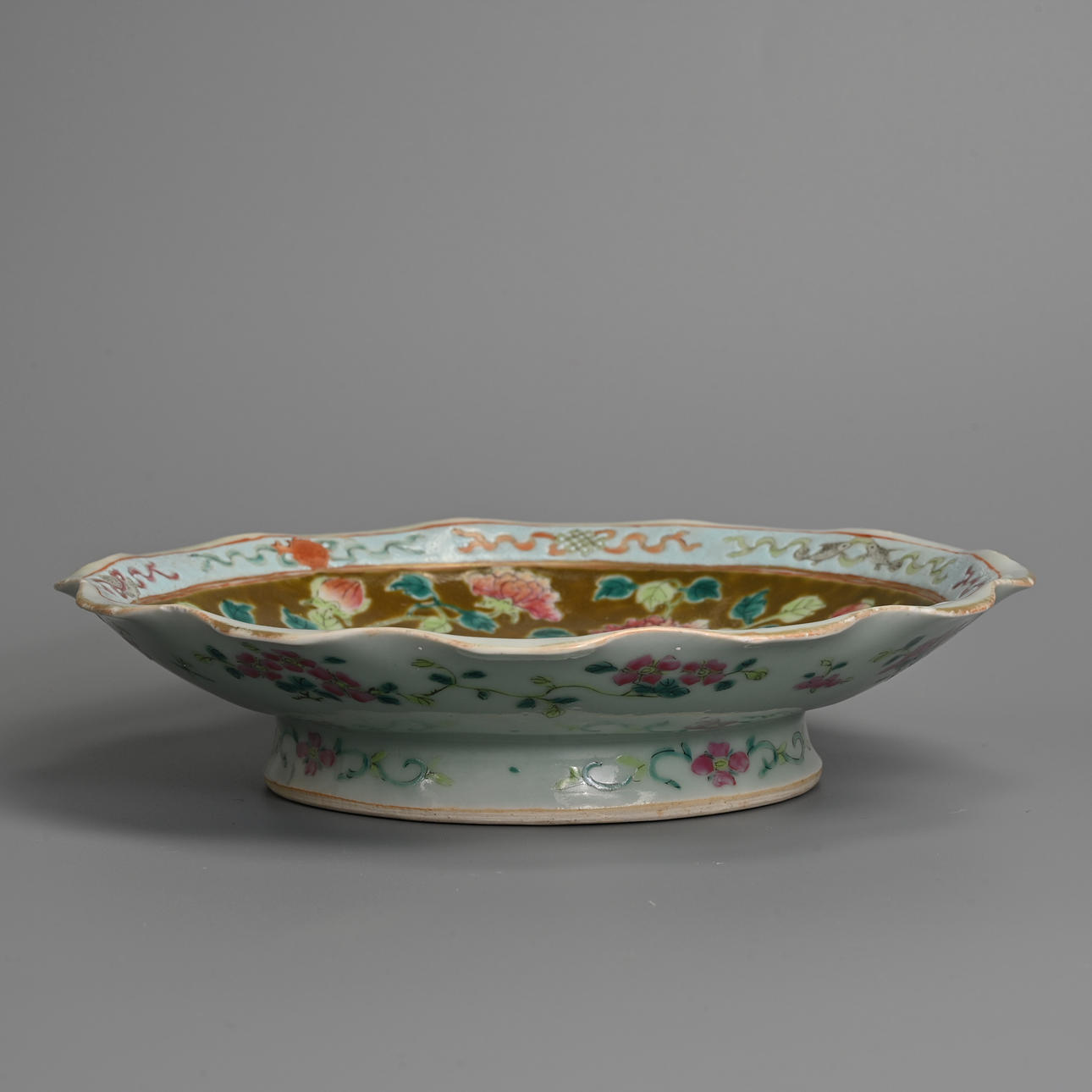 A STRAITS CHINESE NYONYA WARE FAMILLE ROSE PORCELAIN OFFERING DISH ...