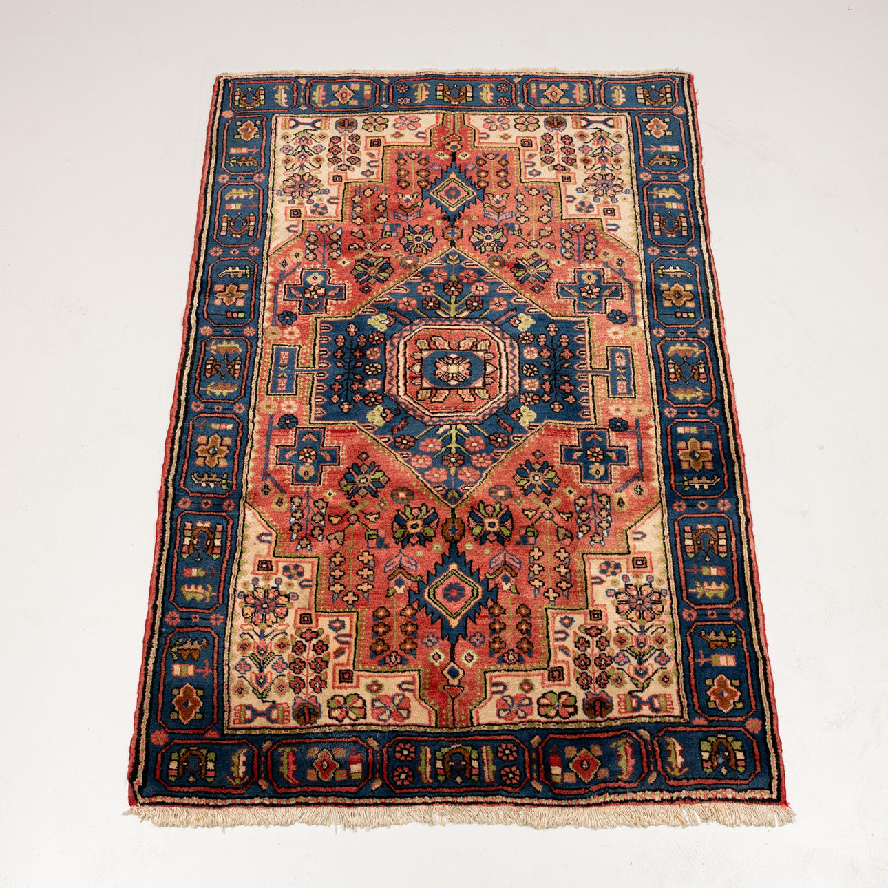 TÆPPE, Persien, ca 206x140 cm.